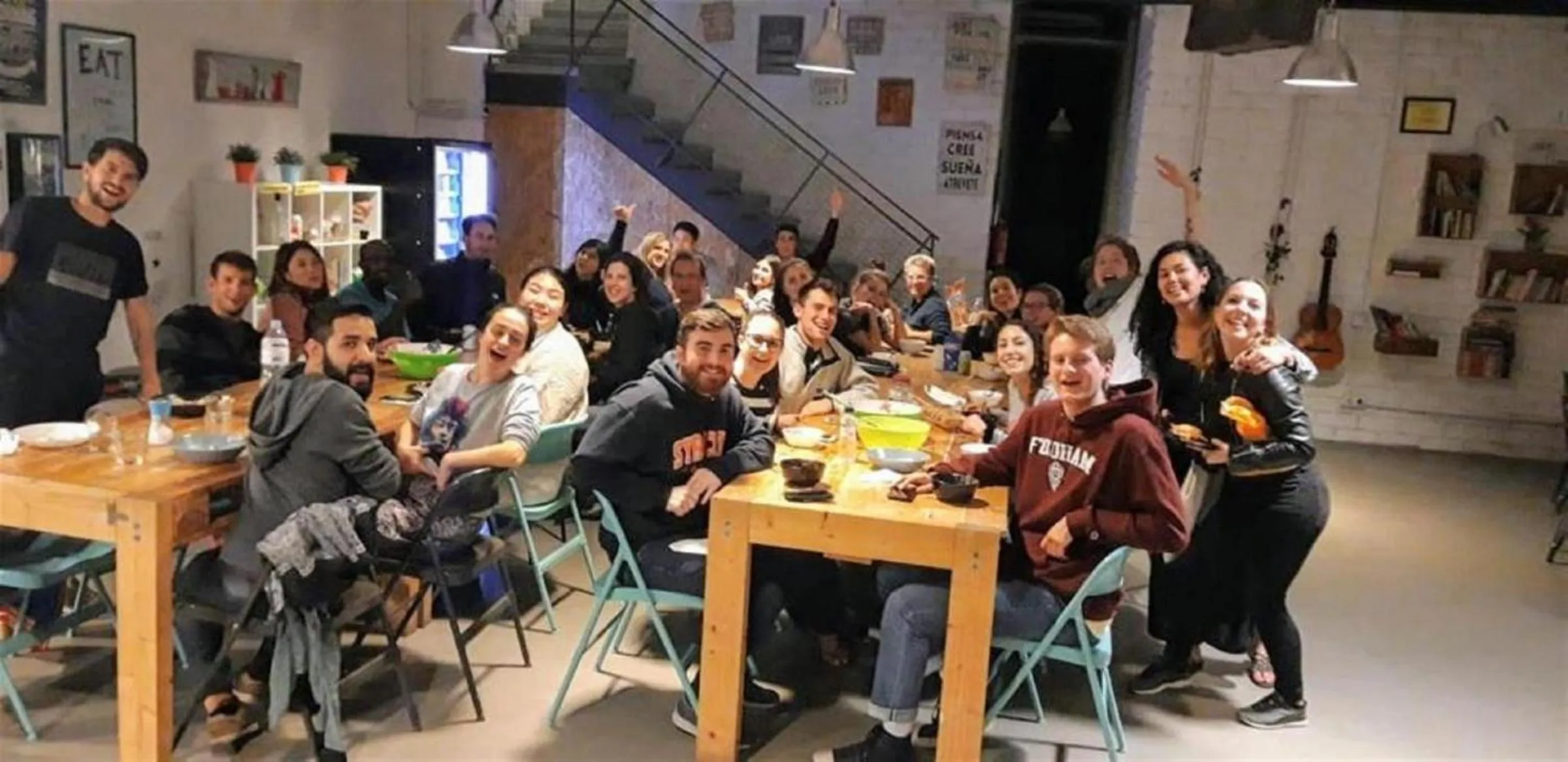 Dining area in Bed & Bike Barcelona