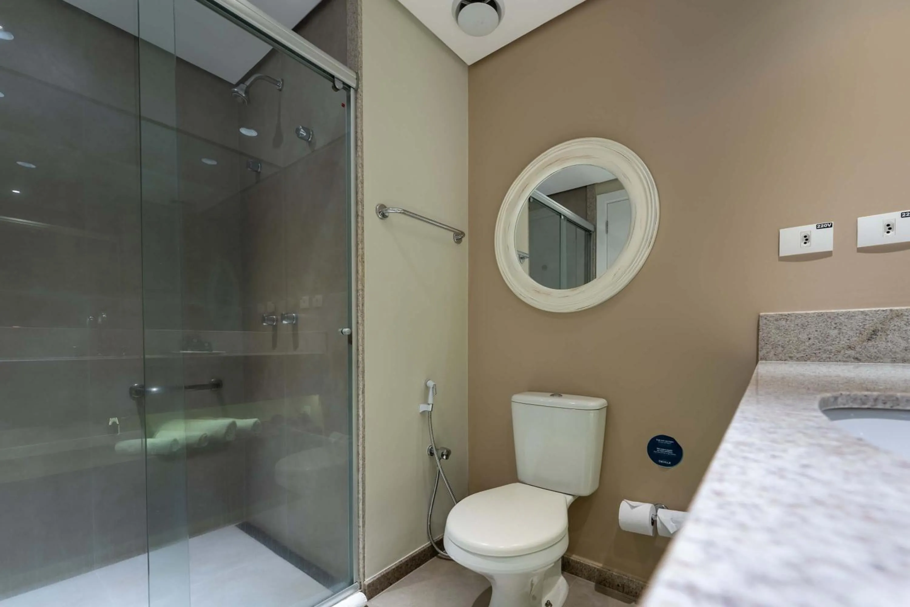 Bathroom in Deville Prime Campo Grande