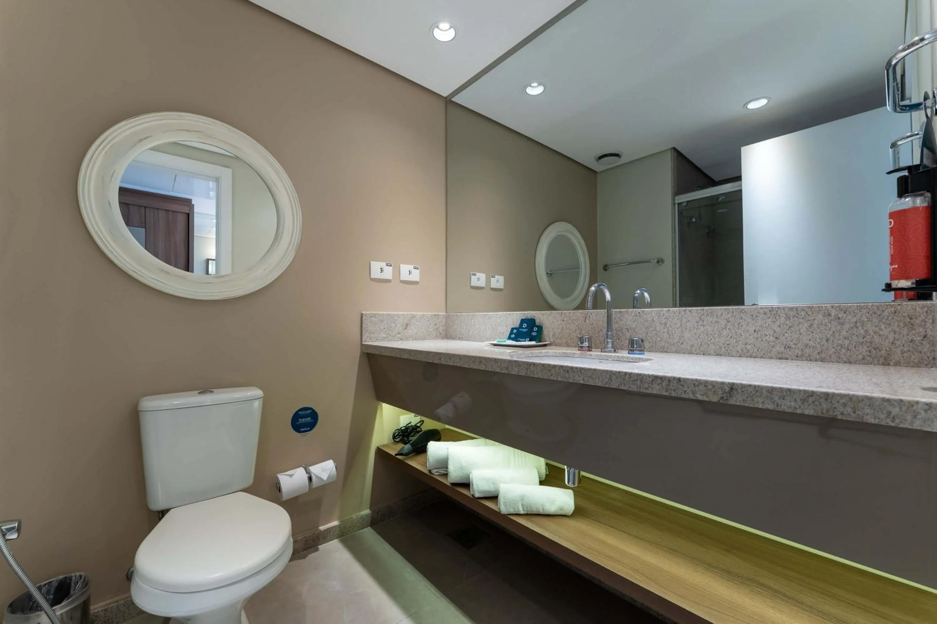Bathroom in Deville Prime Campo Grande