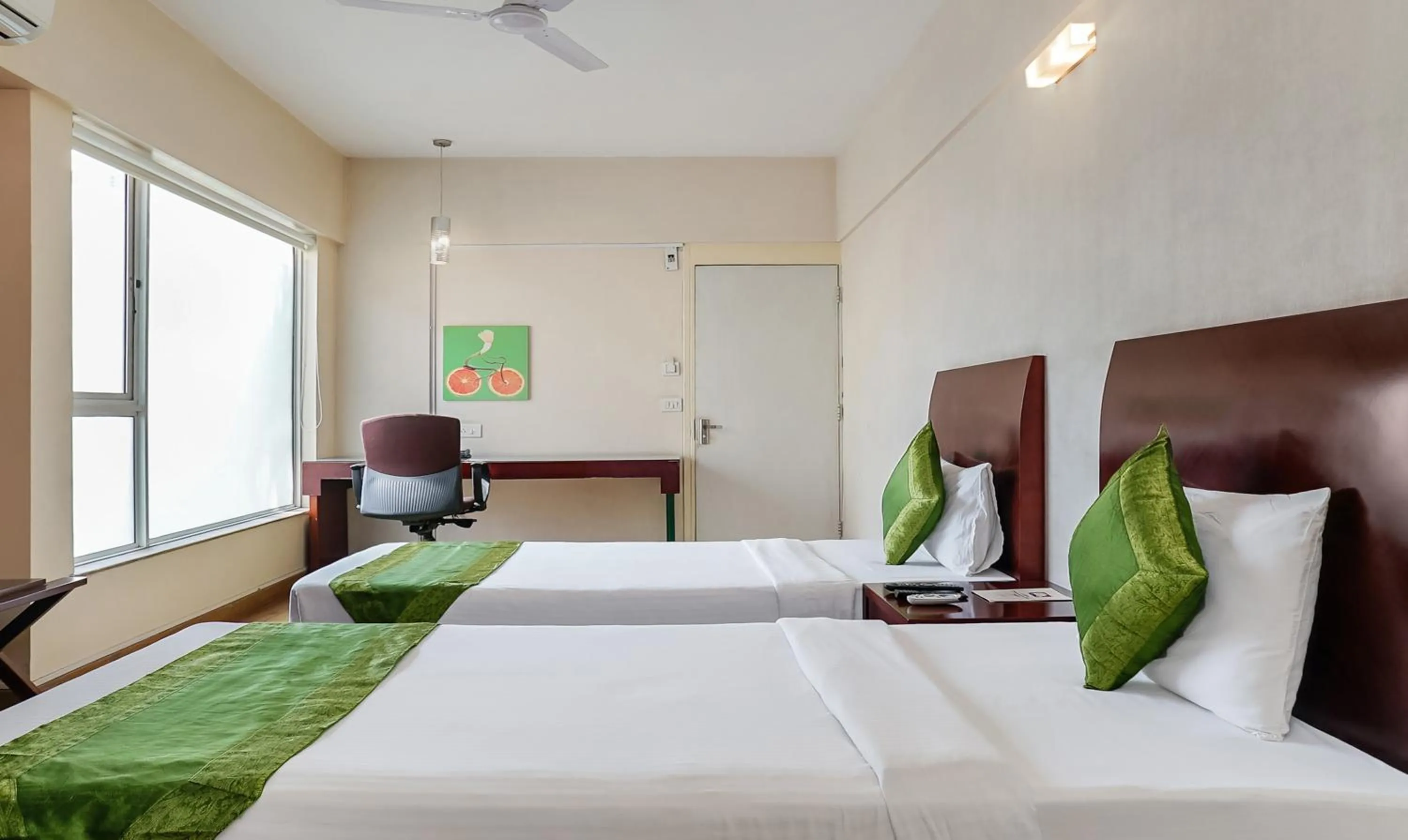 Bedroom, Bed in Treebo Brooks Manor