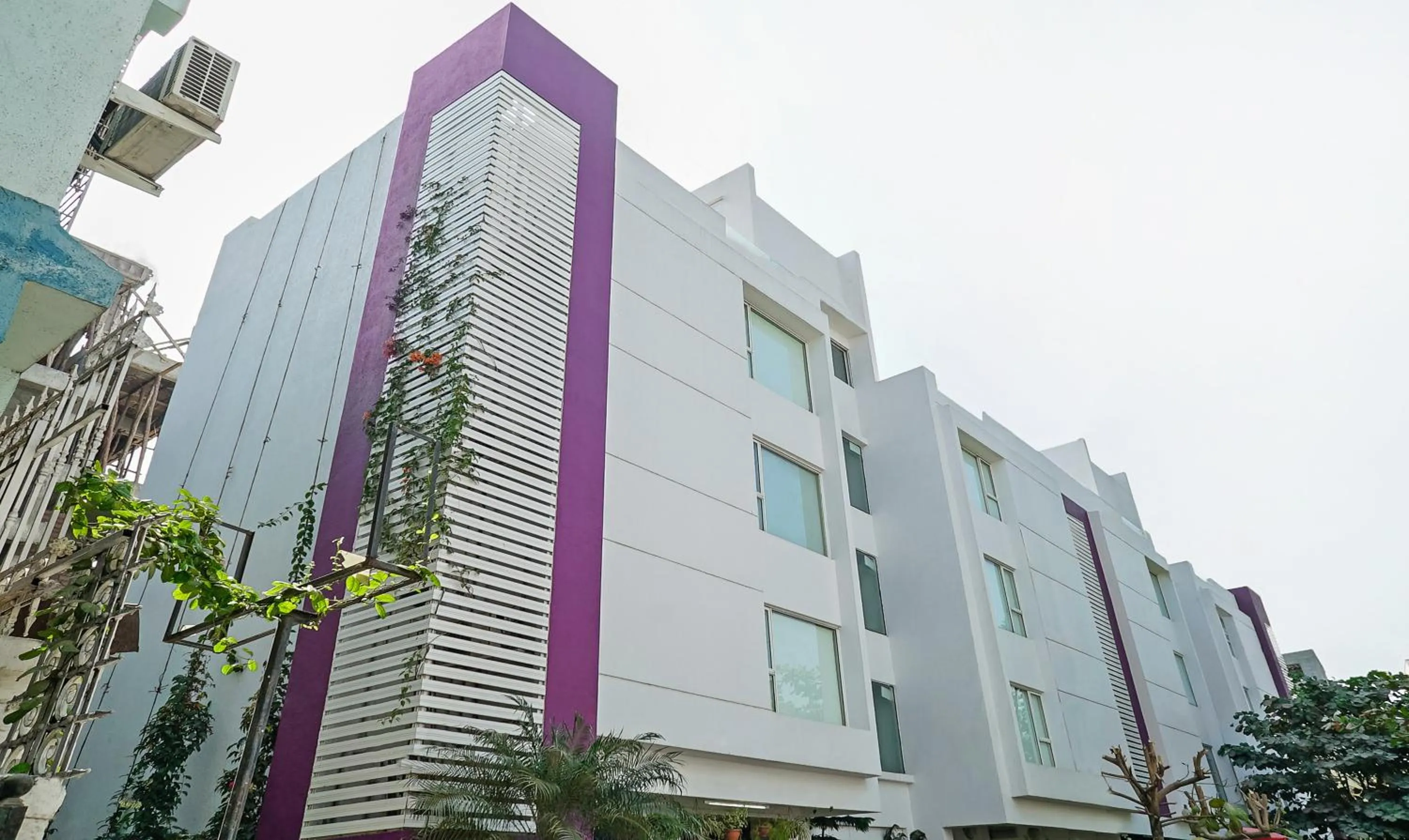 Facade/entrance in Treebo Brooks Manor