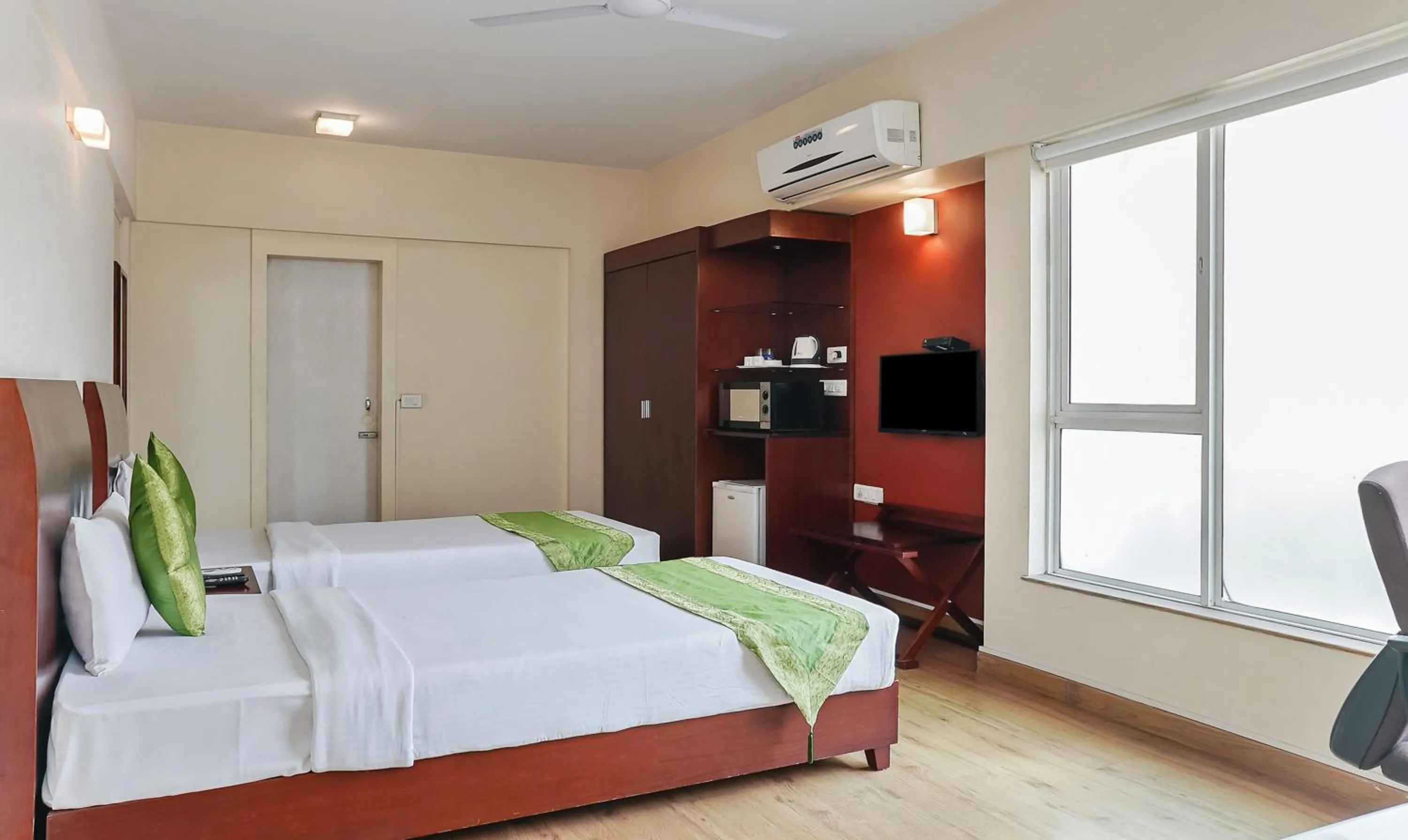 Bedroom, Bed in Treebo Brooks Manor