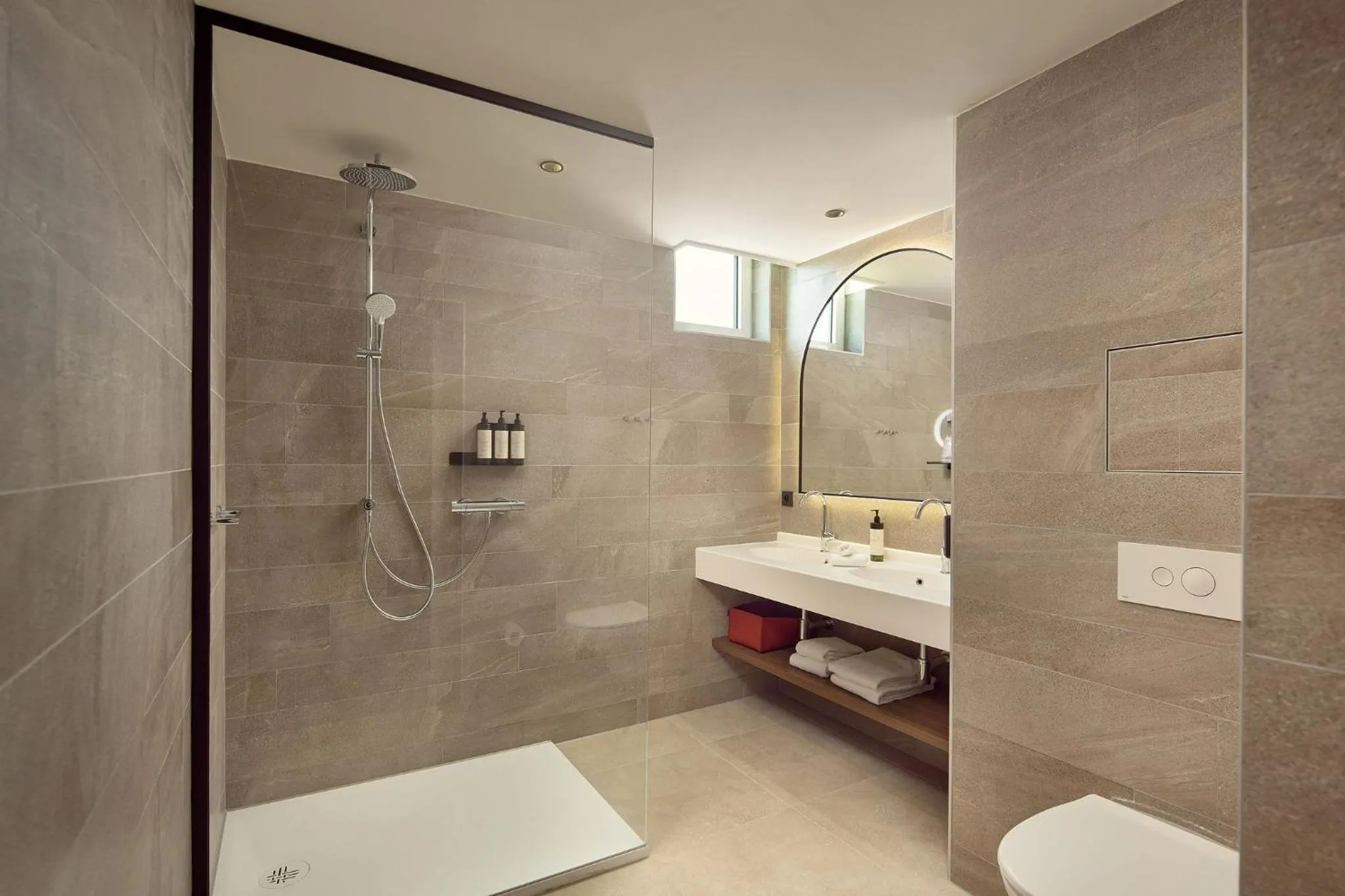 Shower in Van der Valk Hotel Park Lane Antwerpen