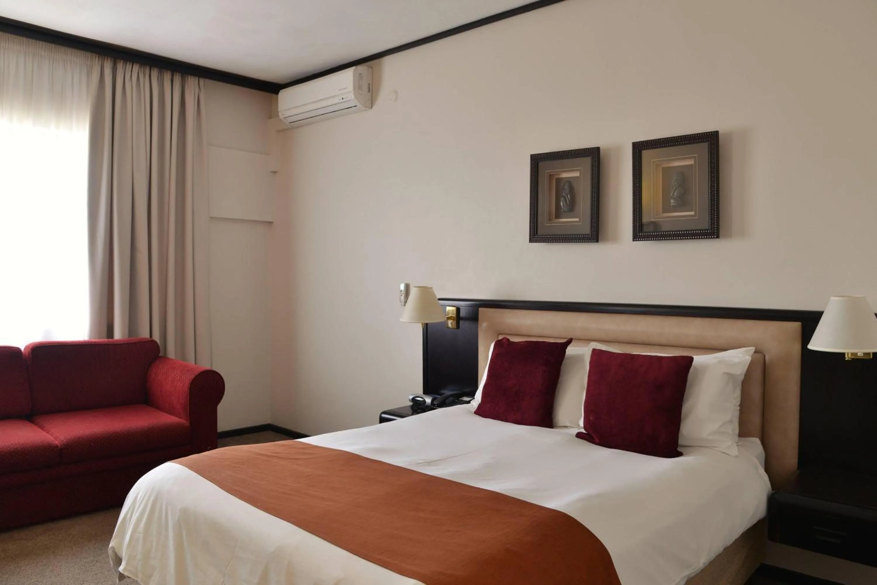 Photo of the whole room, Bed in Protea Hotel by Marriott Worcester Cumberland