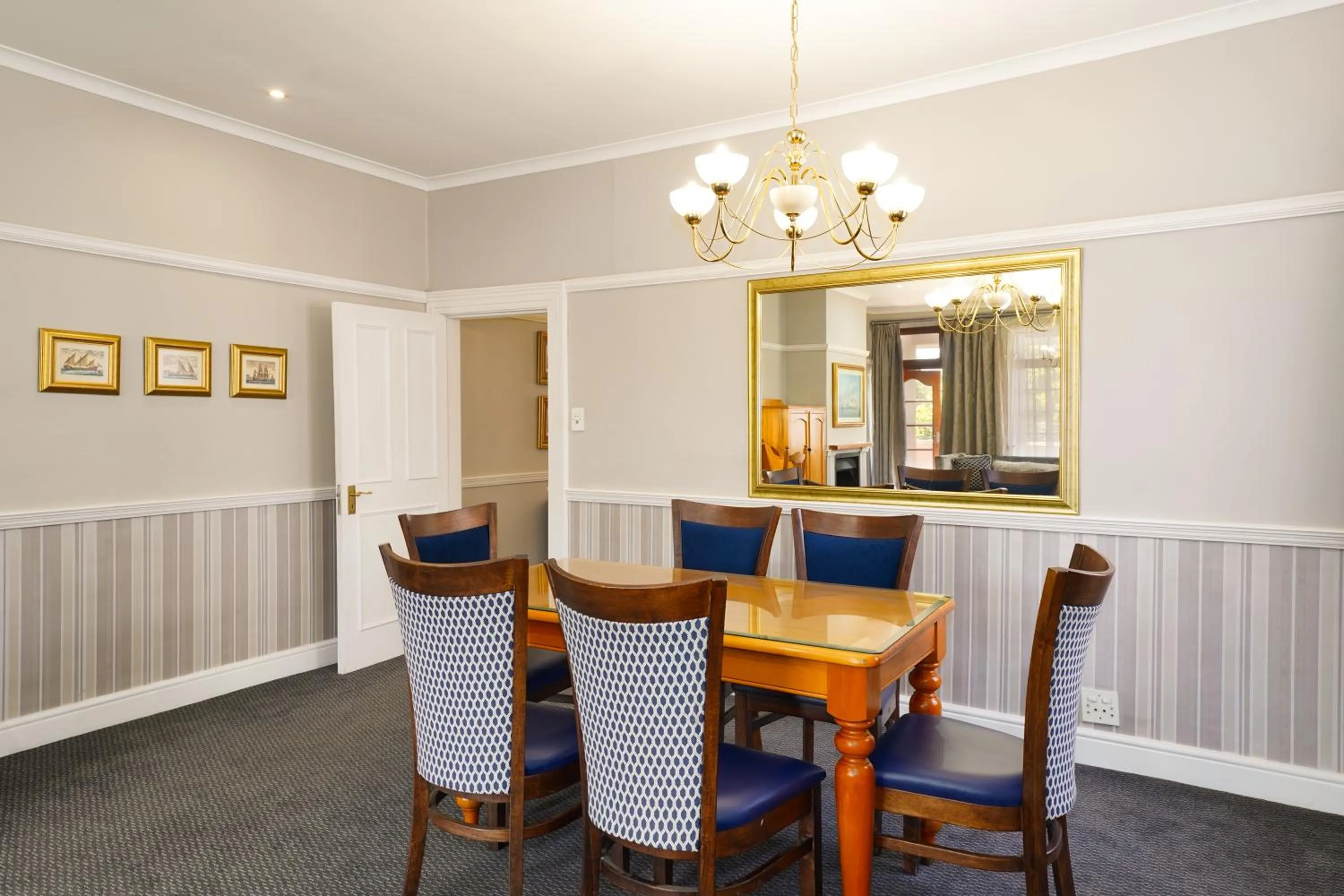 Dining area in Cumberland Hotel Worcester