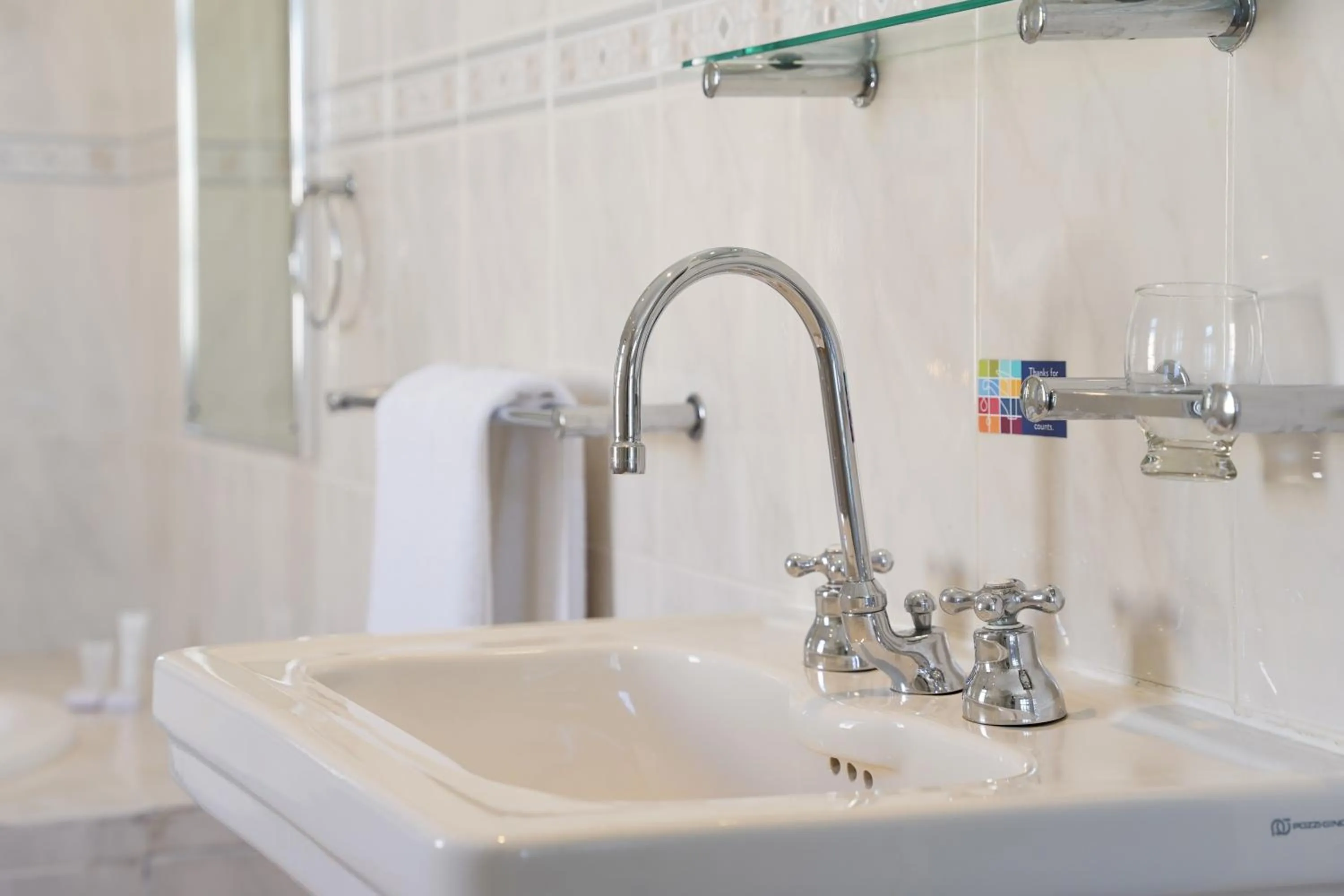 Bathroom in Cumberland Hotel Worcester