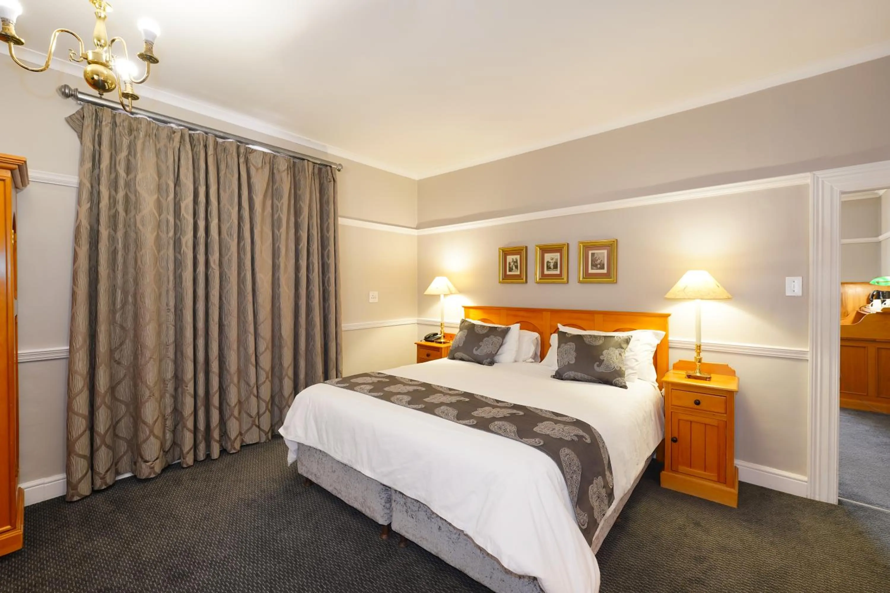 Bed in Cumberland Hotel Worcester