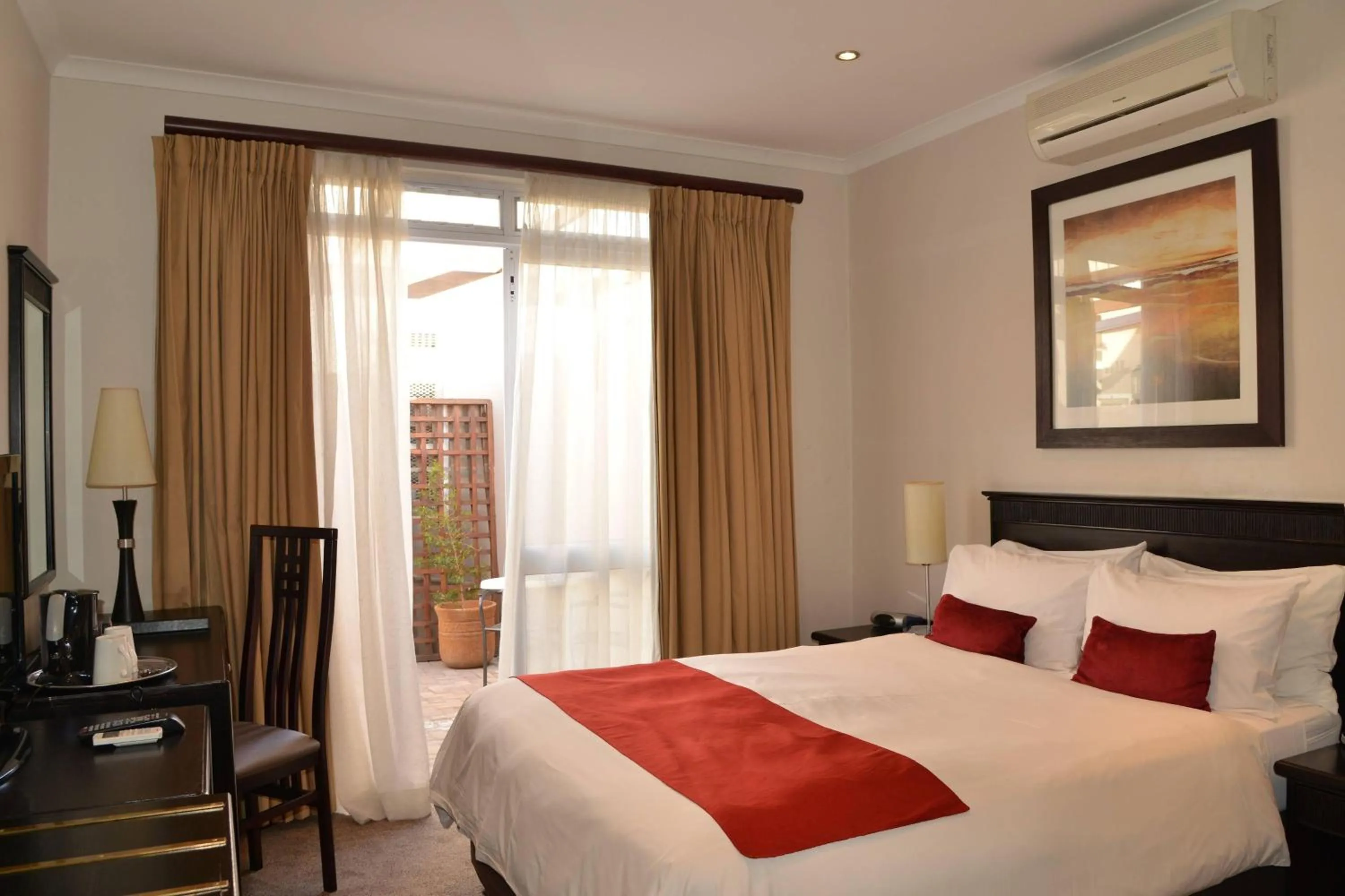 Photo of the whole room, Bed in Protea Hotel by Marriott Worcester Cumberland