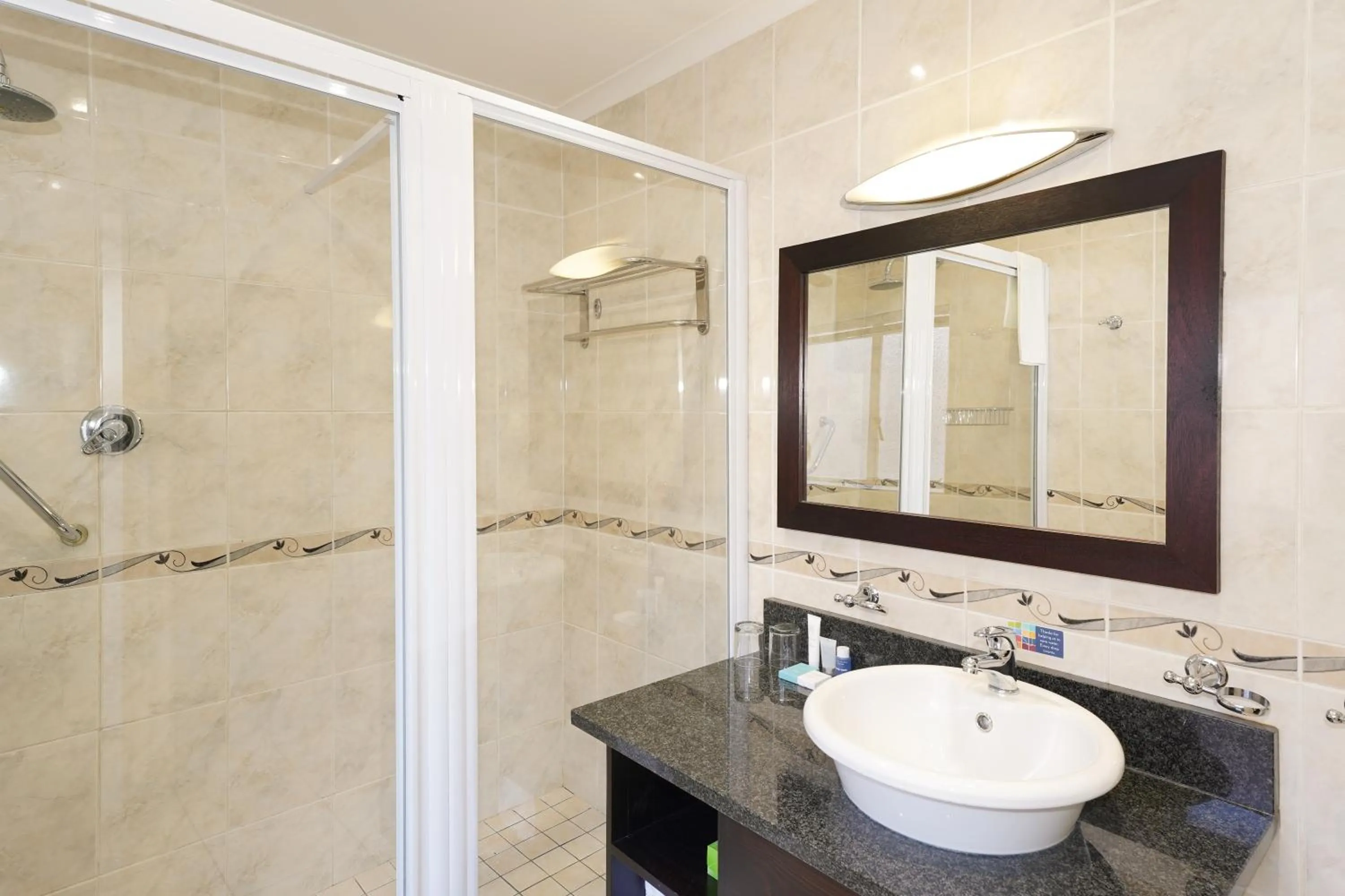 Shower in Cumberland Hotel Worcester