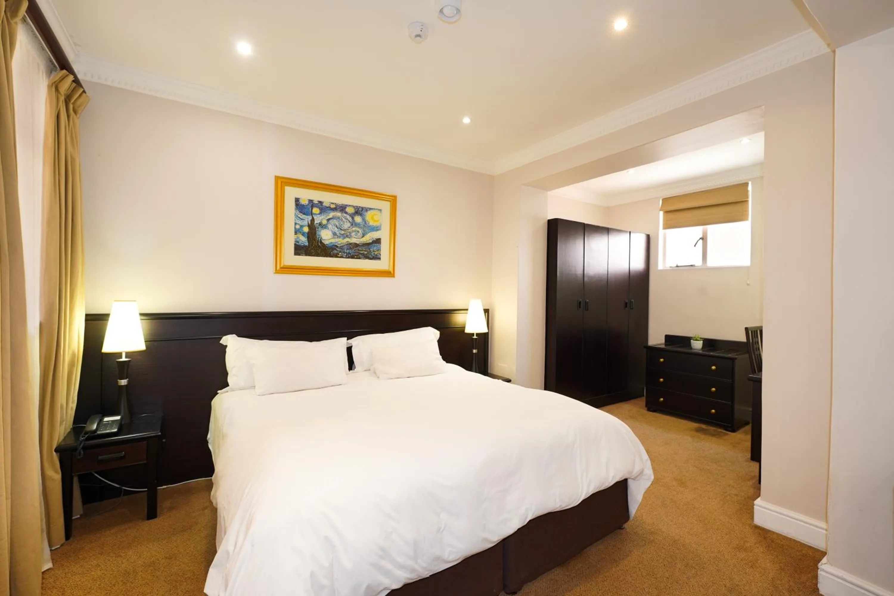 Bed in Cumberland Hotel Worcester