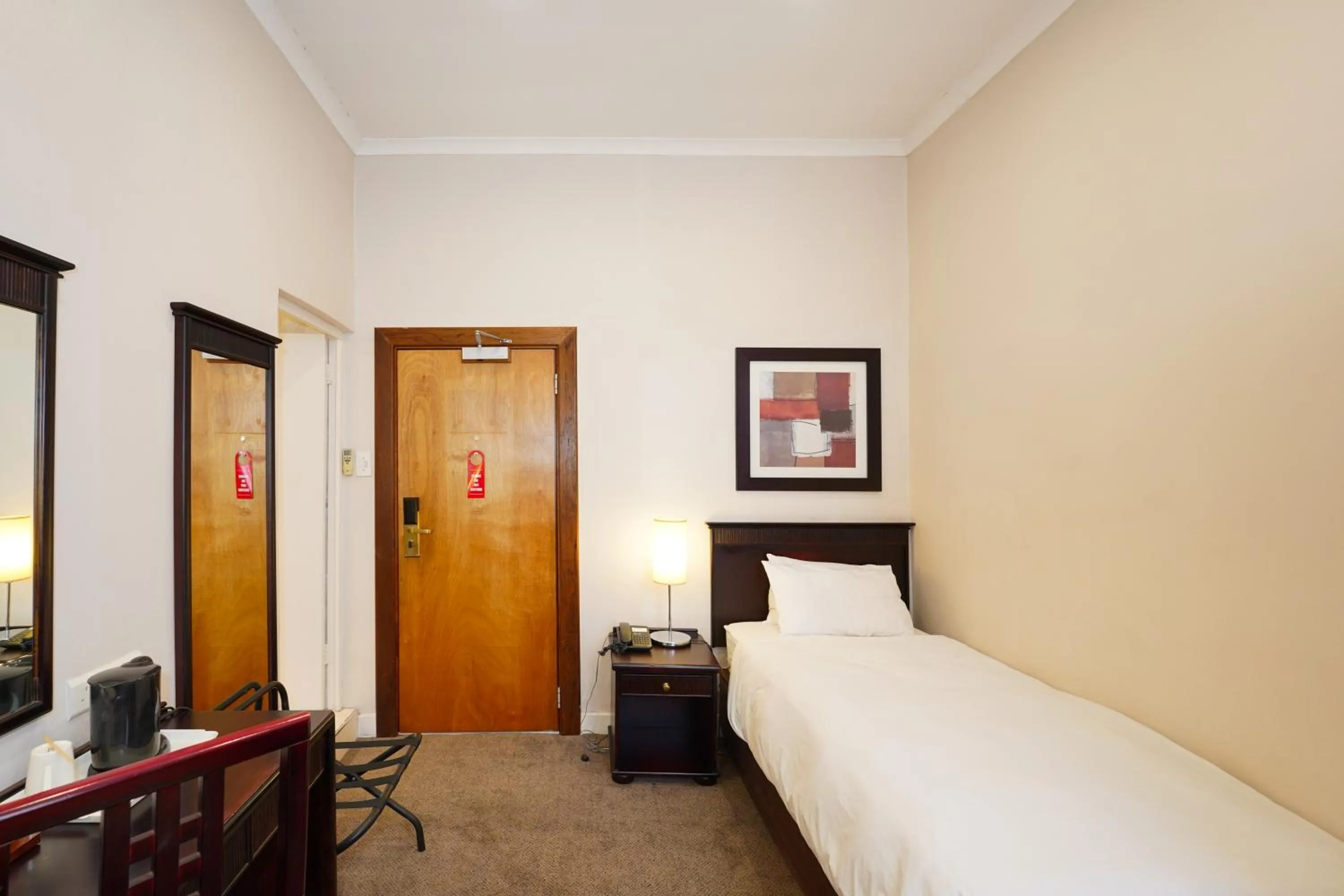 Bed in Cumberland Hotel Worcester