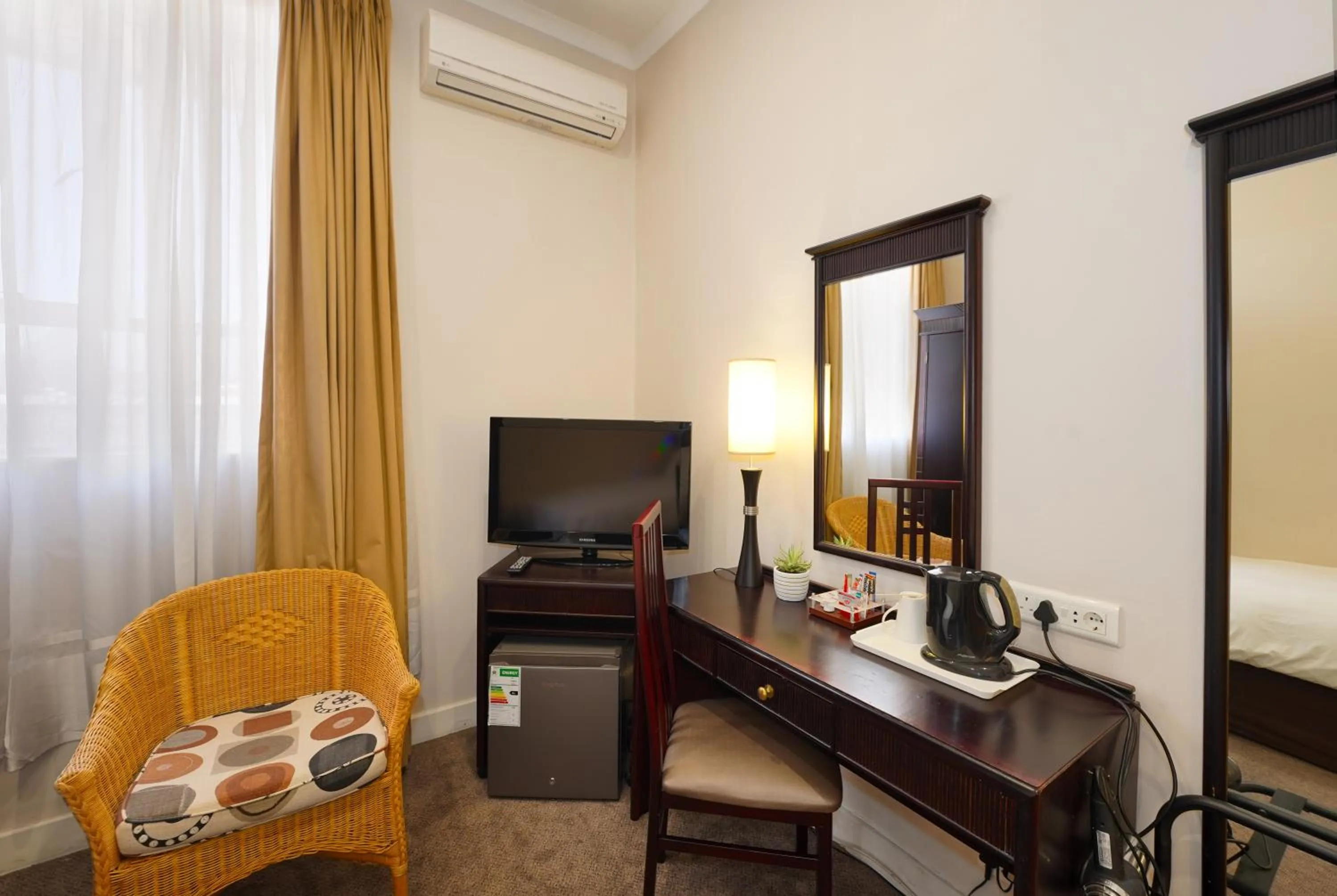 TV and multimedia in Cumberland Hotel Worcester