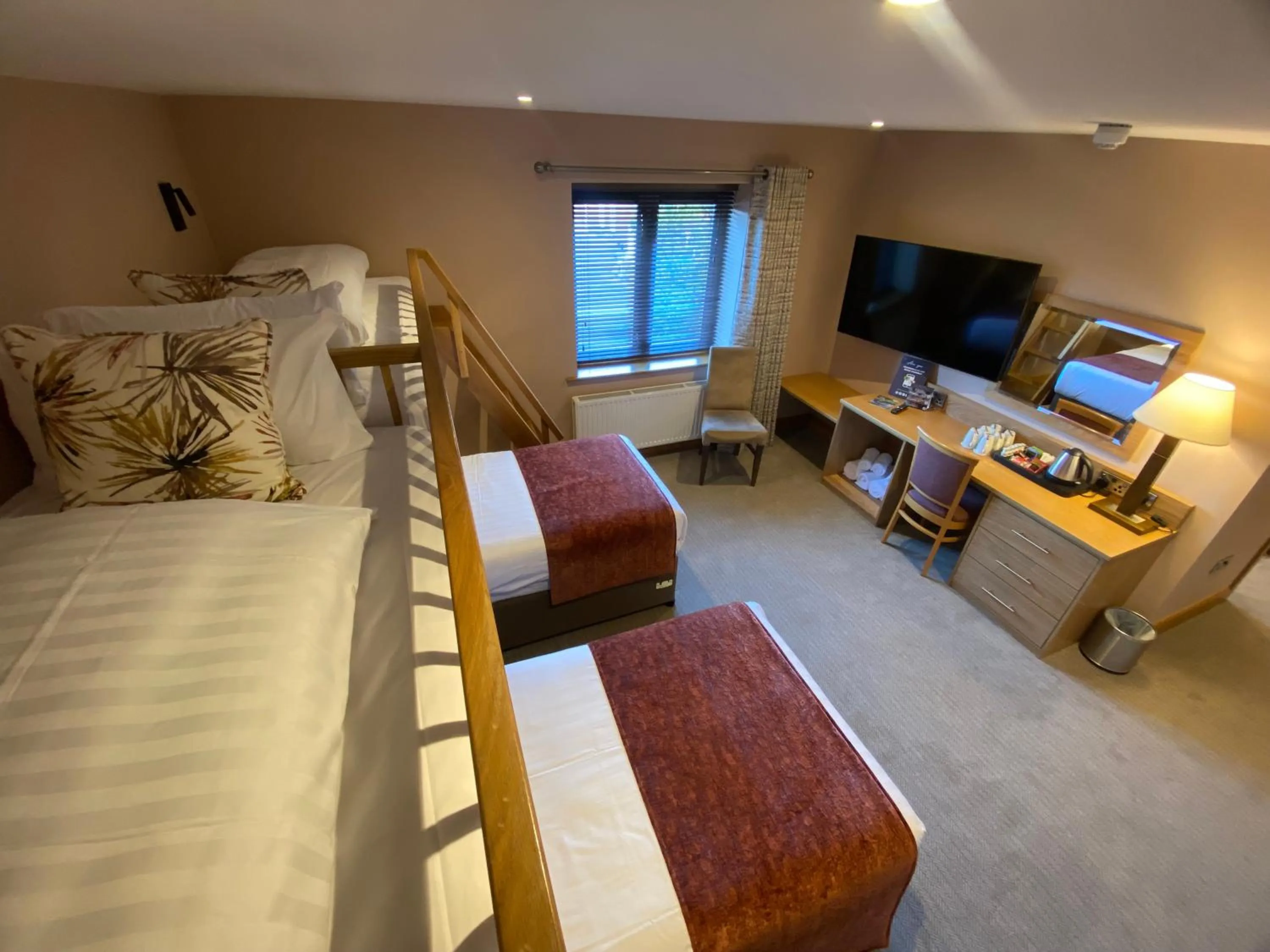 Photo of the whole room, Bed in Belmore Court & Motel