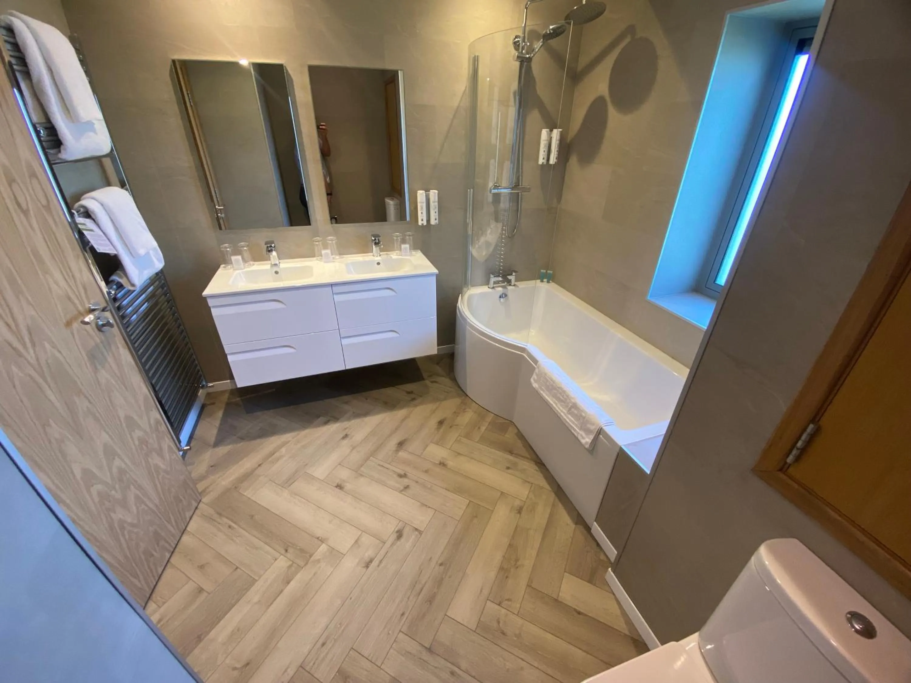 Bathroom in Belmore Court & Motel