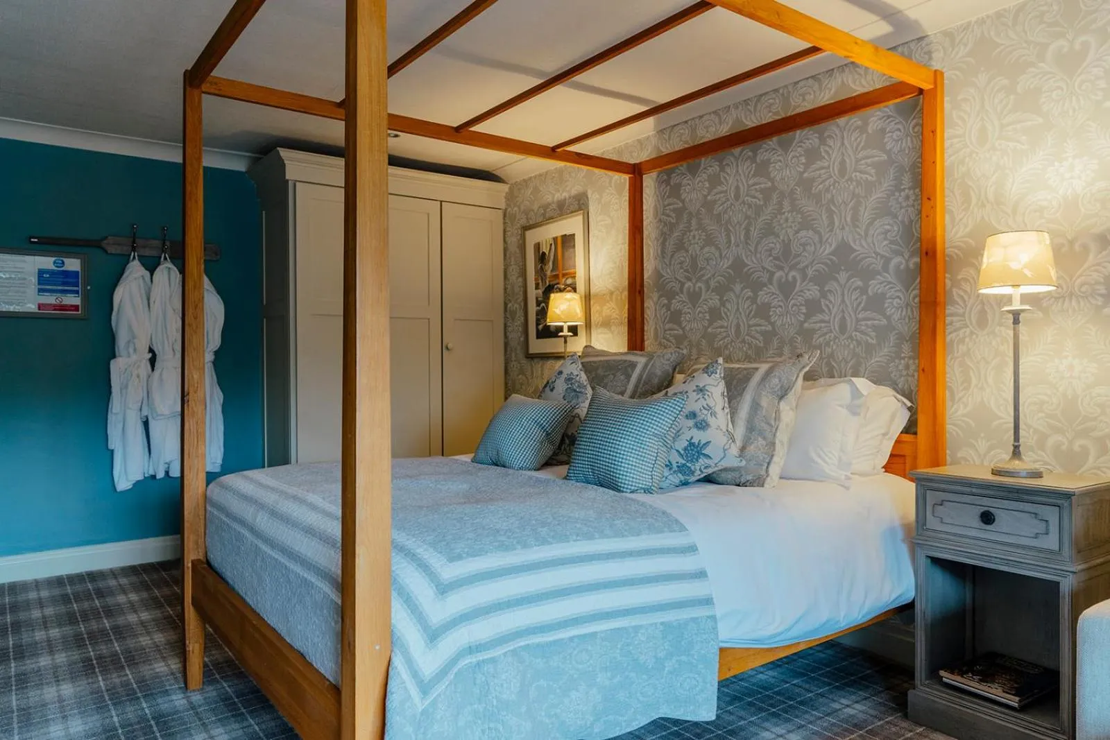 Bed in The Pheasant Hotel