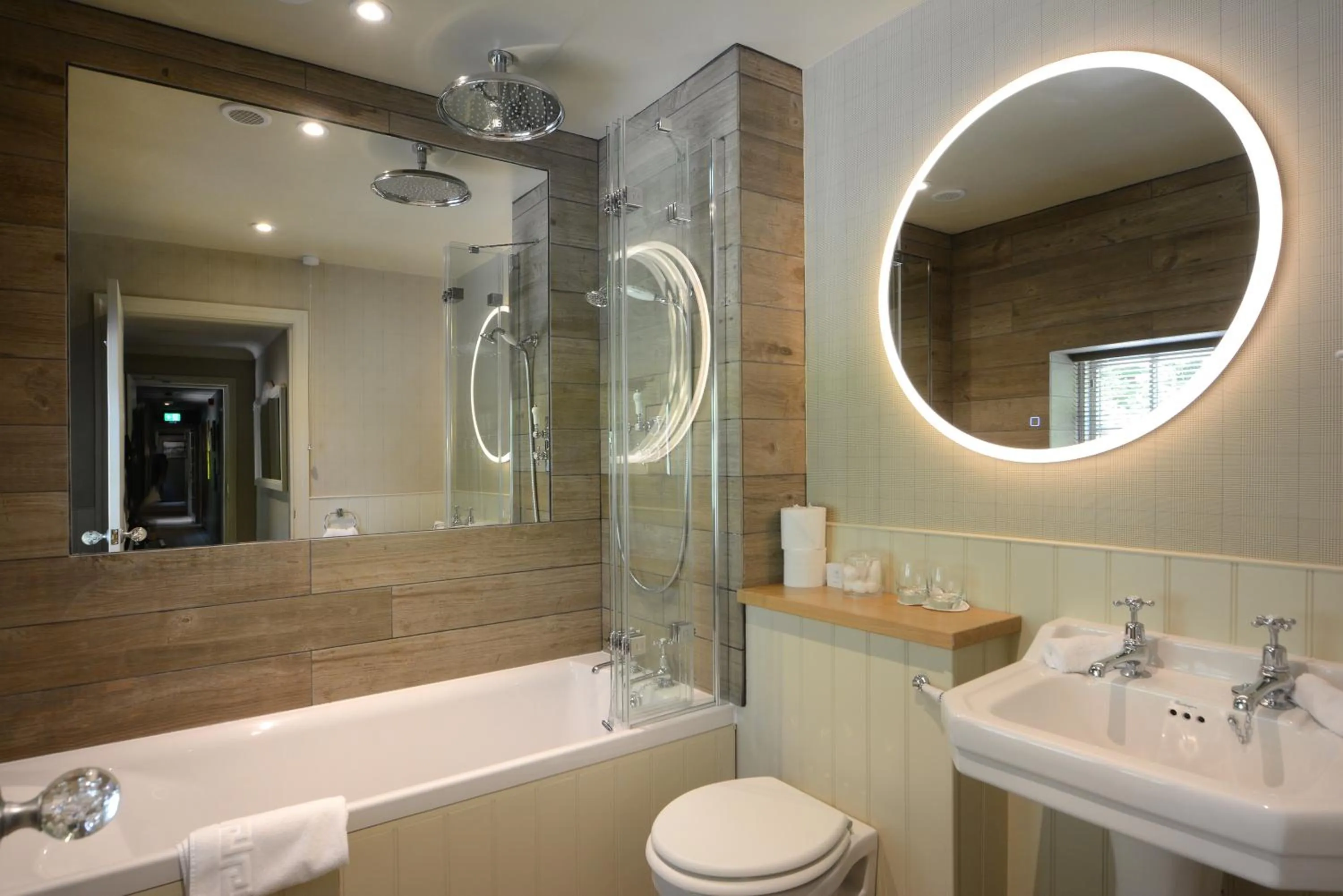 Shower in The Pheasant Hotel