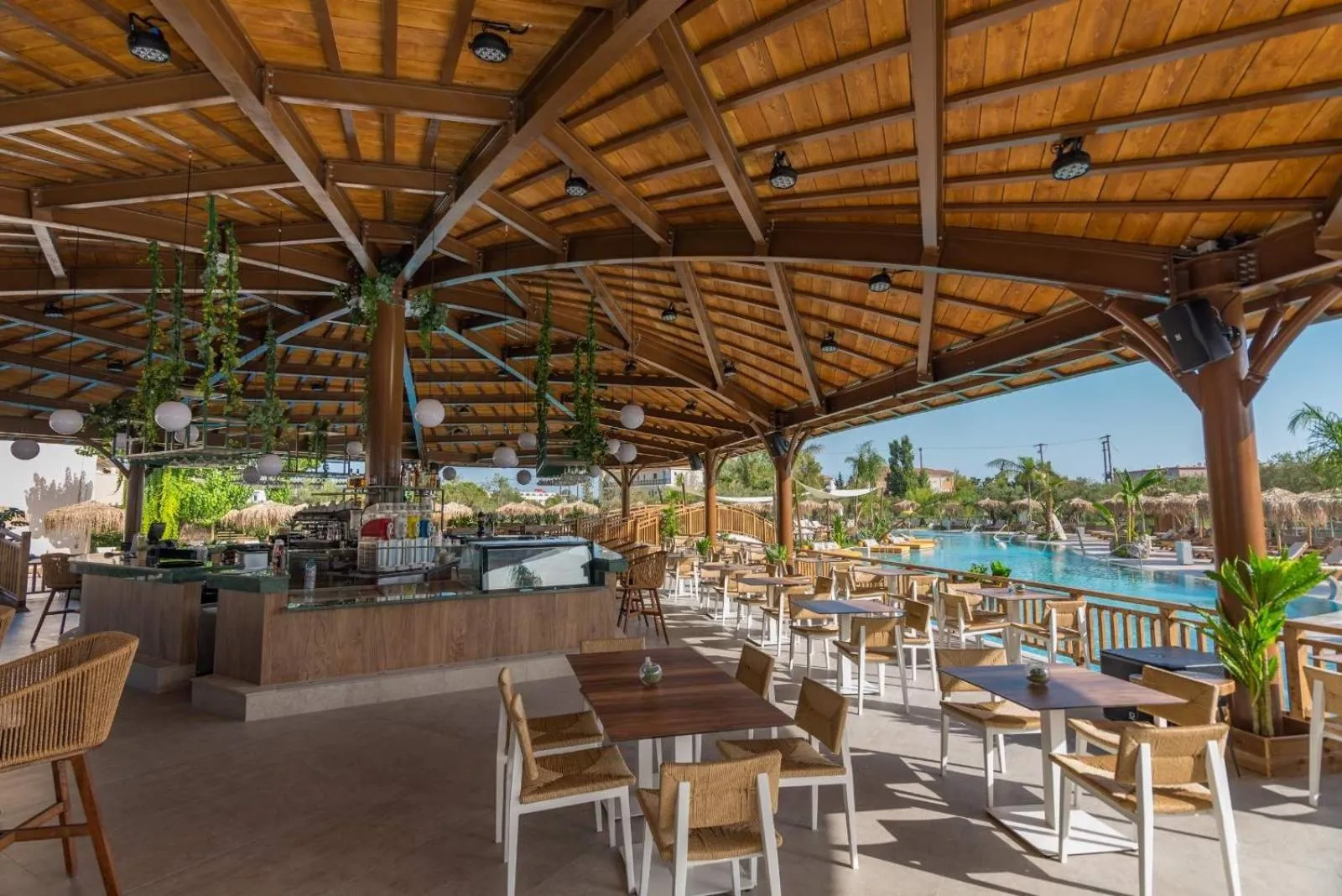 Restaurant/places to eat in Letsos Hotel