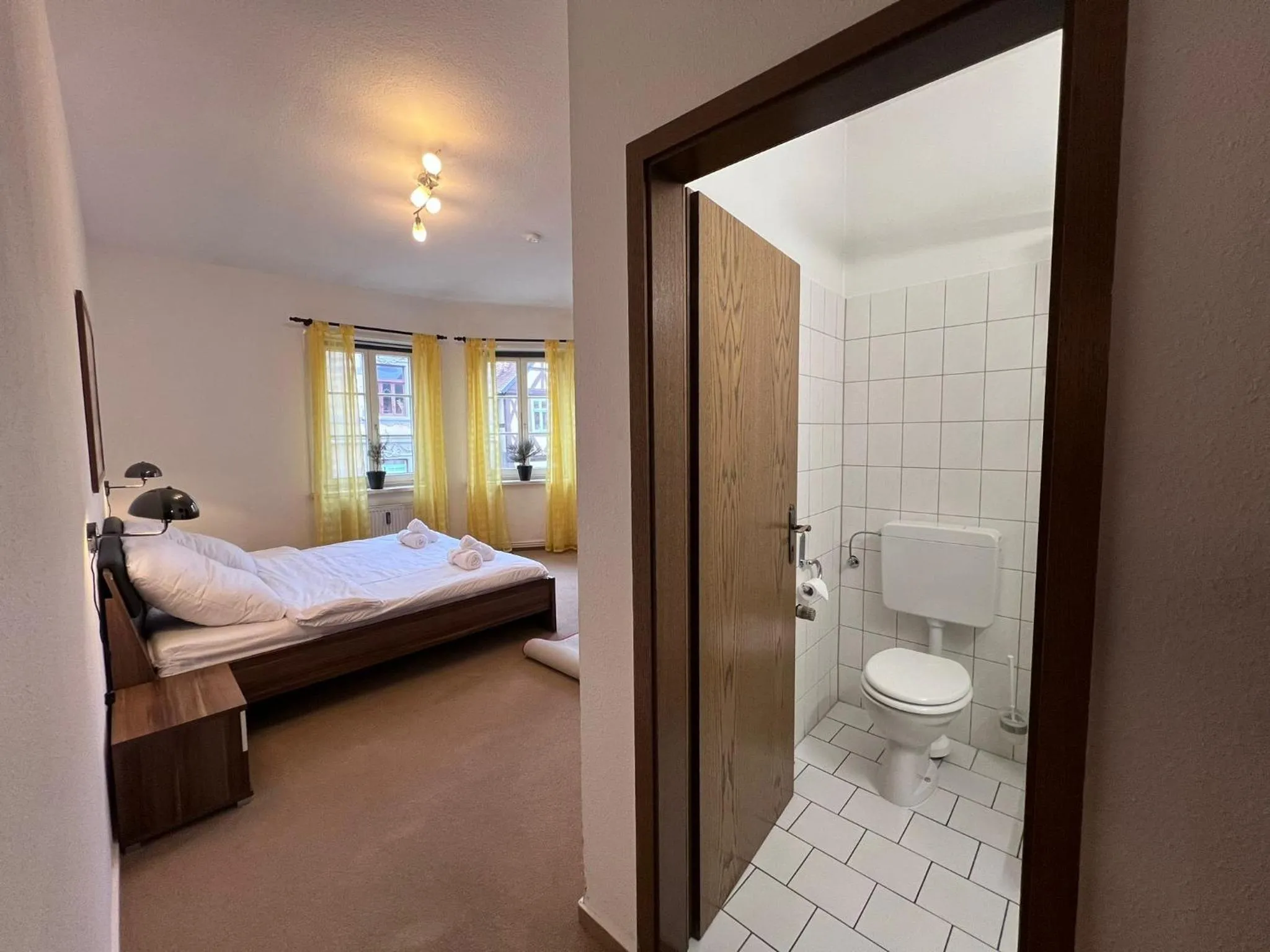 Shower, Bed in Hotel Doko Gardelegen