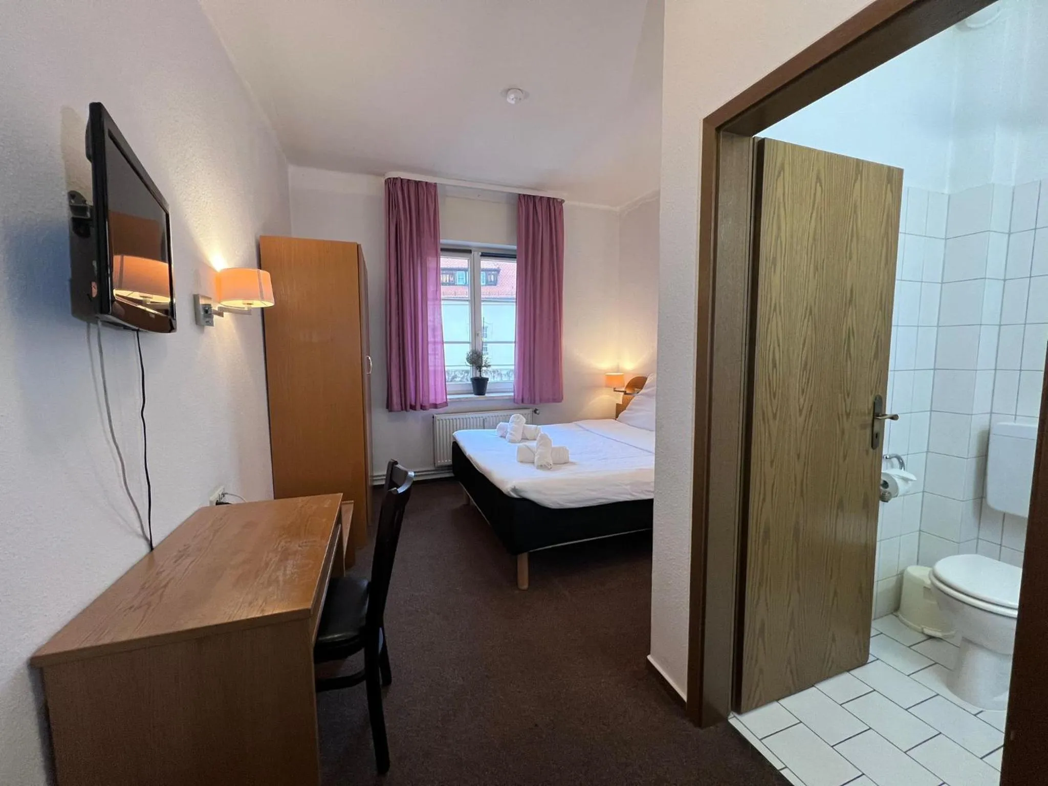 TV and multimedia, Bed in Hotel Doko Gardelegen