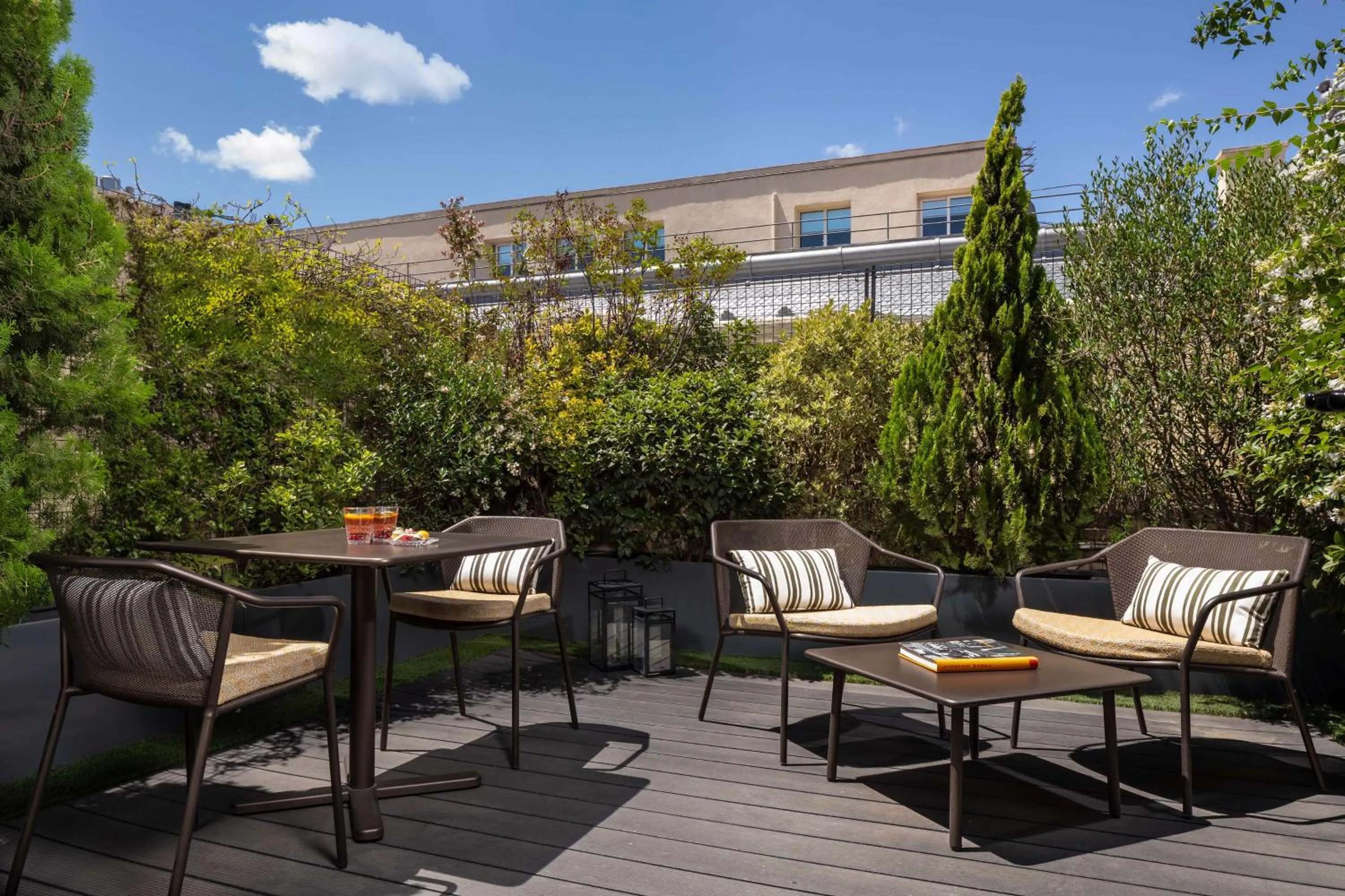 Restaurant/places to eat in NH Collection Madrid Paseo del Prado