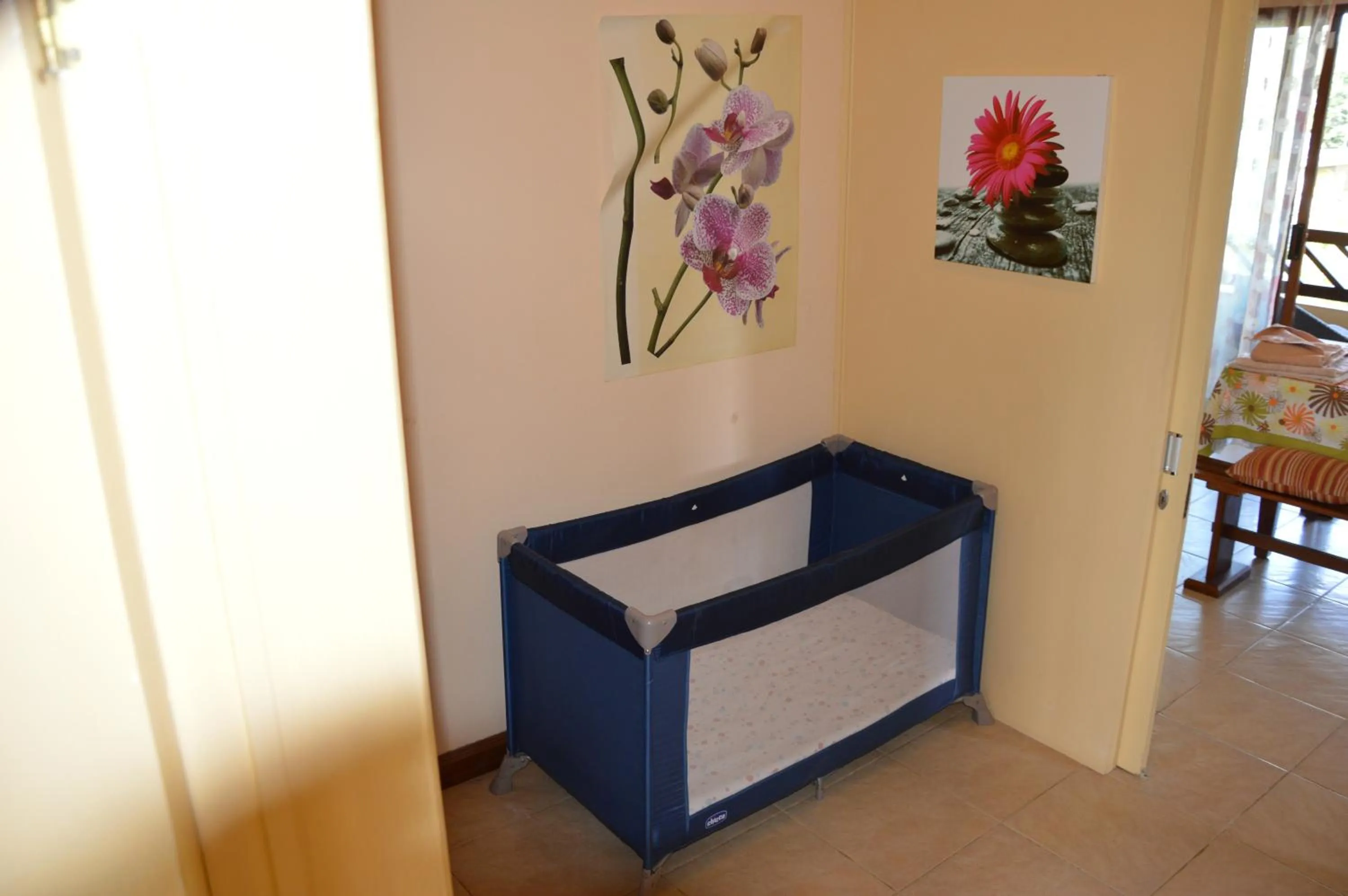 cot in La Maison Soleil