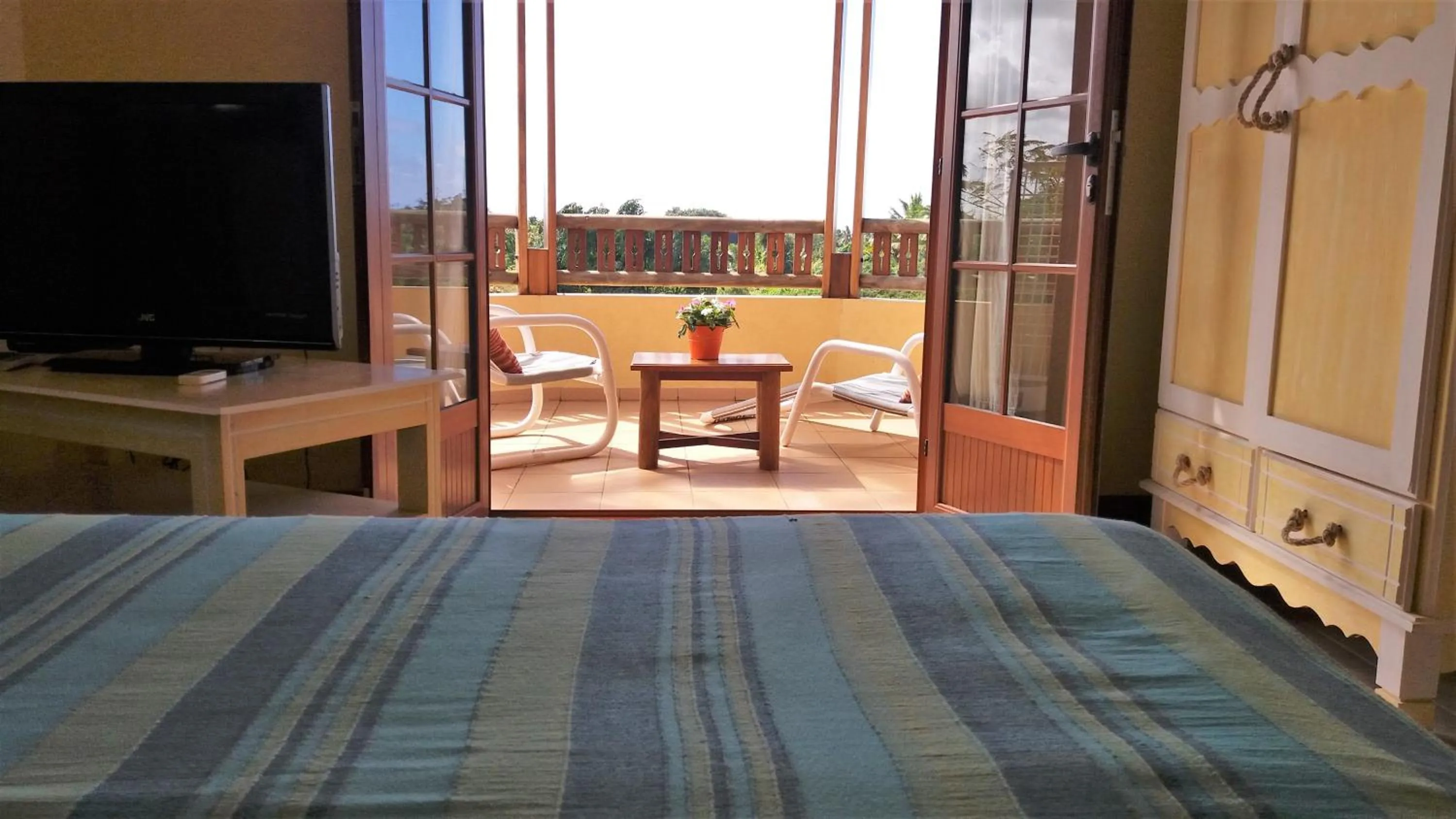 View (from property/room), Bed in La Maison Soleil