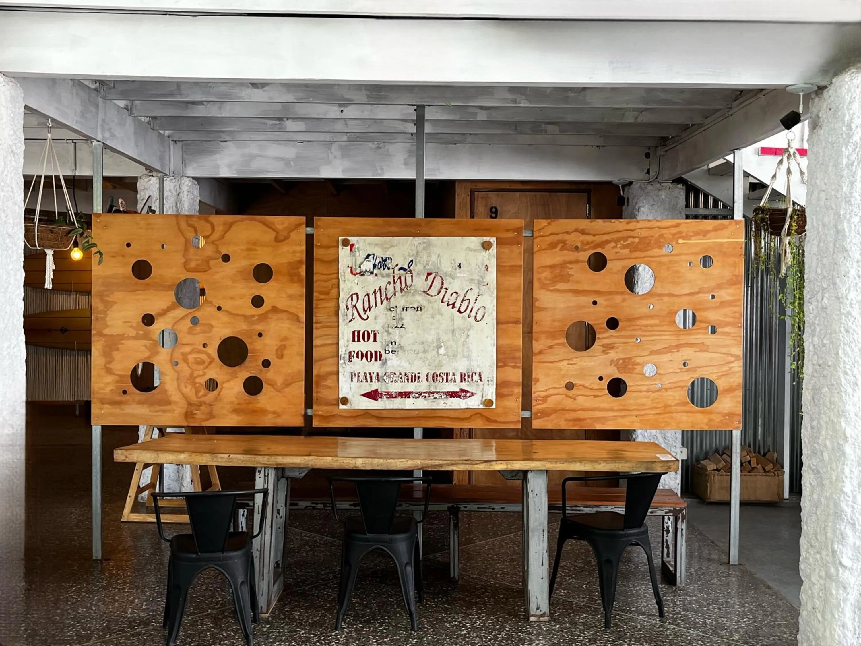 Logo/Certificate/Sign in El Reinas by Sugar's Monkey