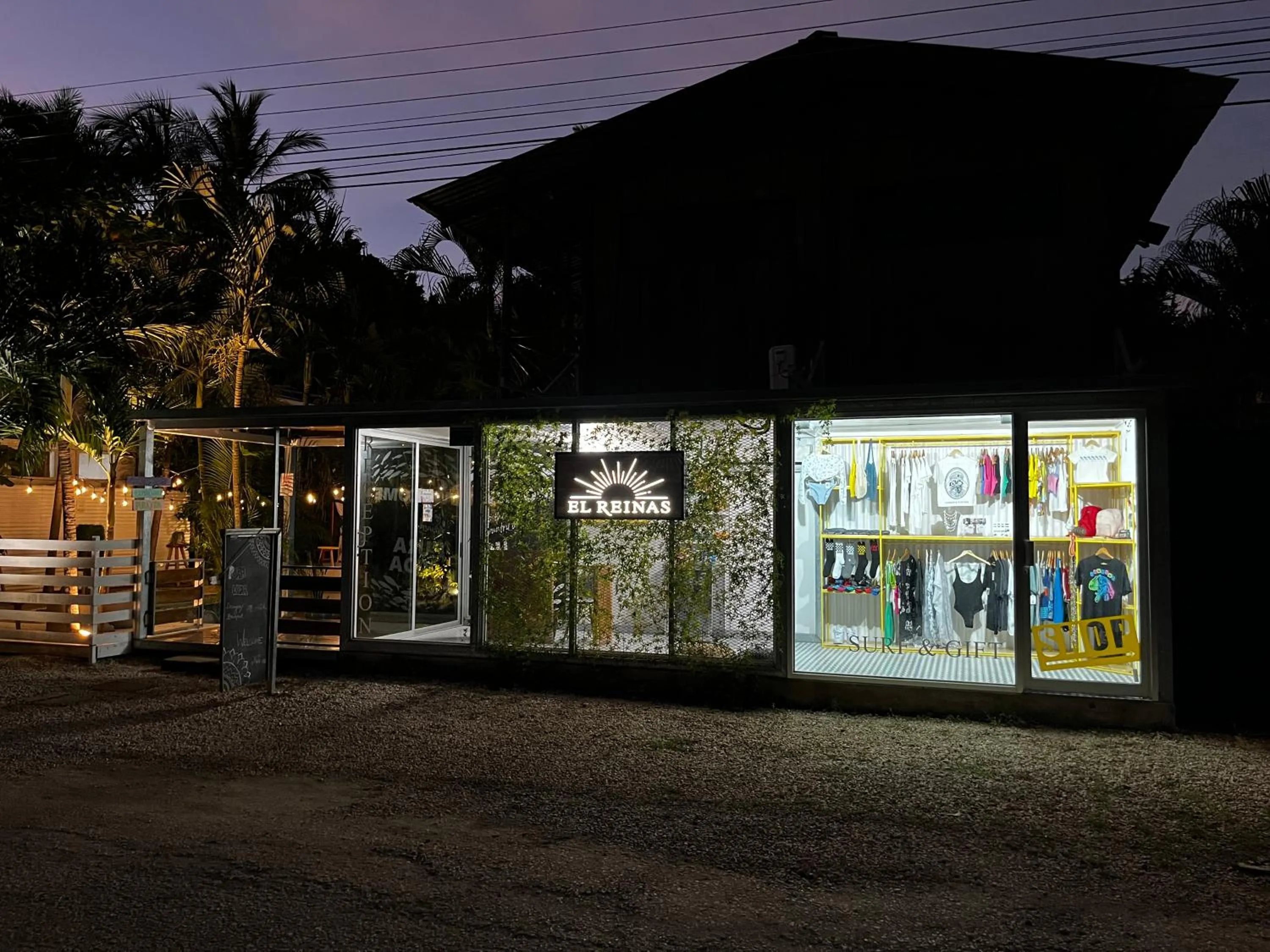 Property building in El Reinas by Sugar's Monkey