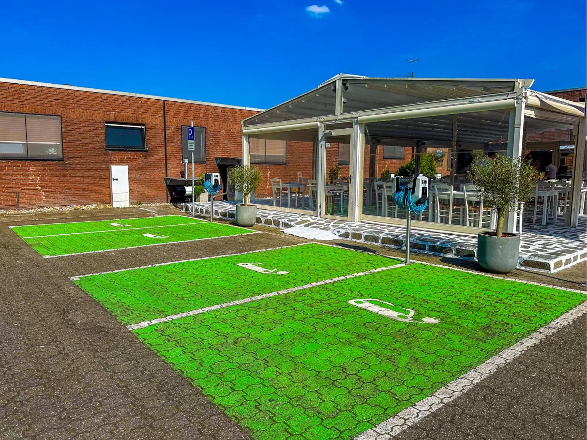 Parking in Hotel Omega