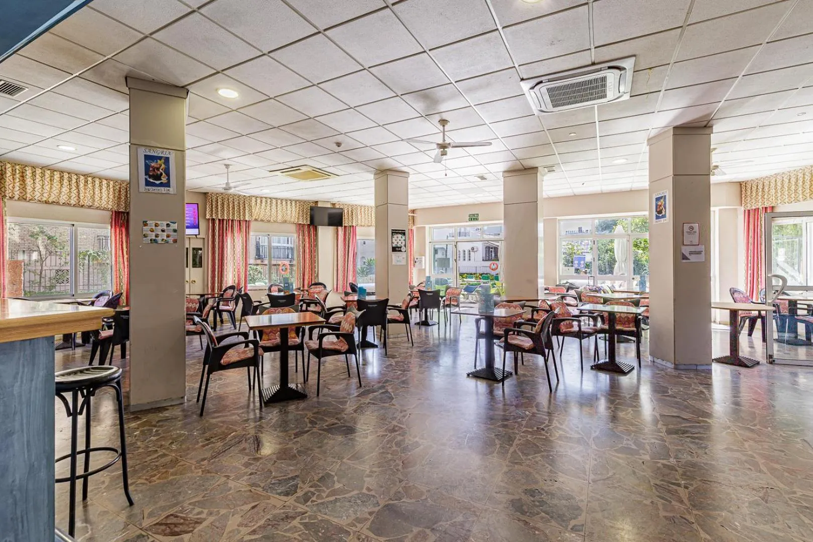 Lounge or bar in Apartamentos Doramar