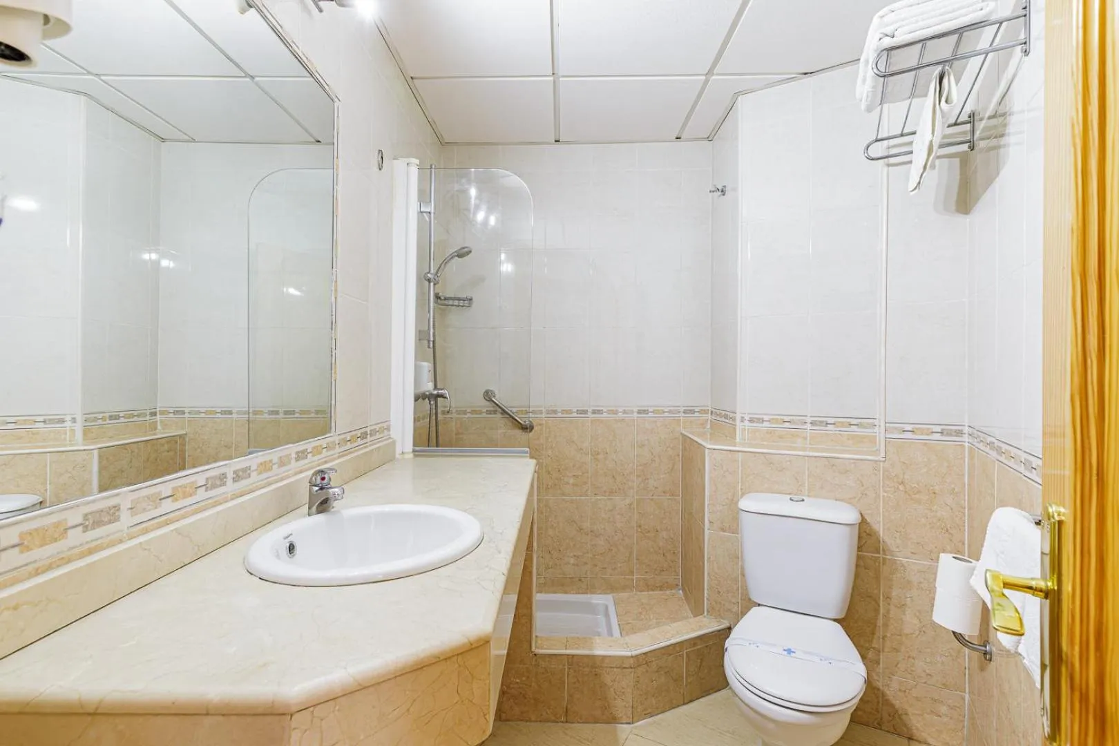 Bathroom in Apartamentos Doramar