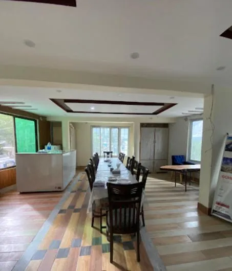 Restaurant/places to eat in Mount View Hotel Skardu