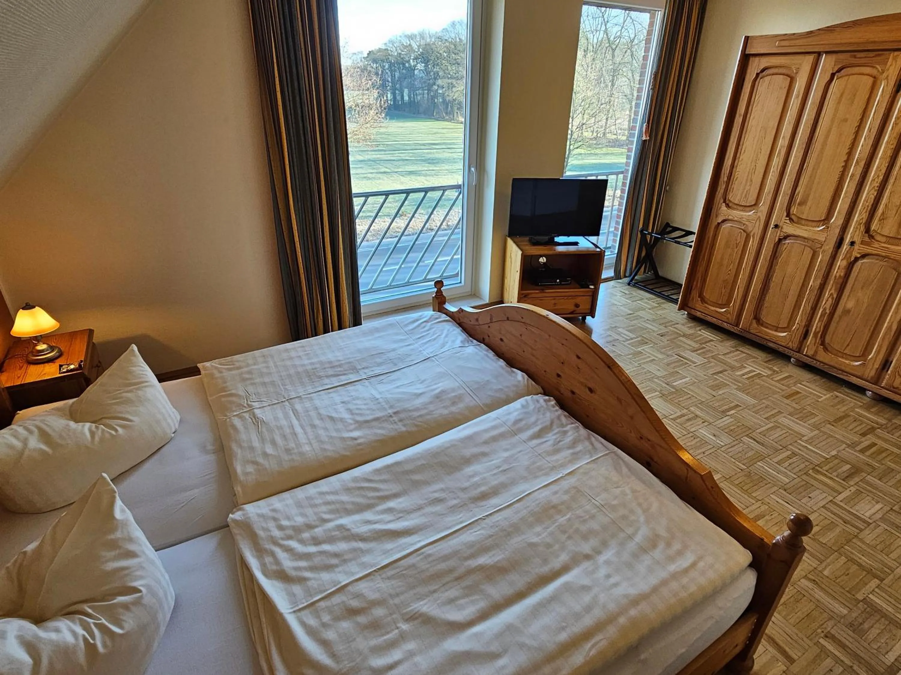 TV and multimedia, Bed in Gästehaus Grunewald Bed & Breakfast