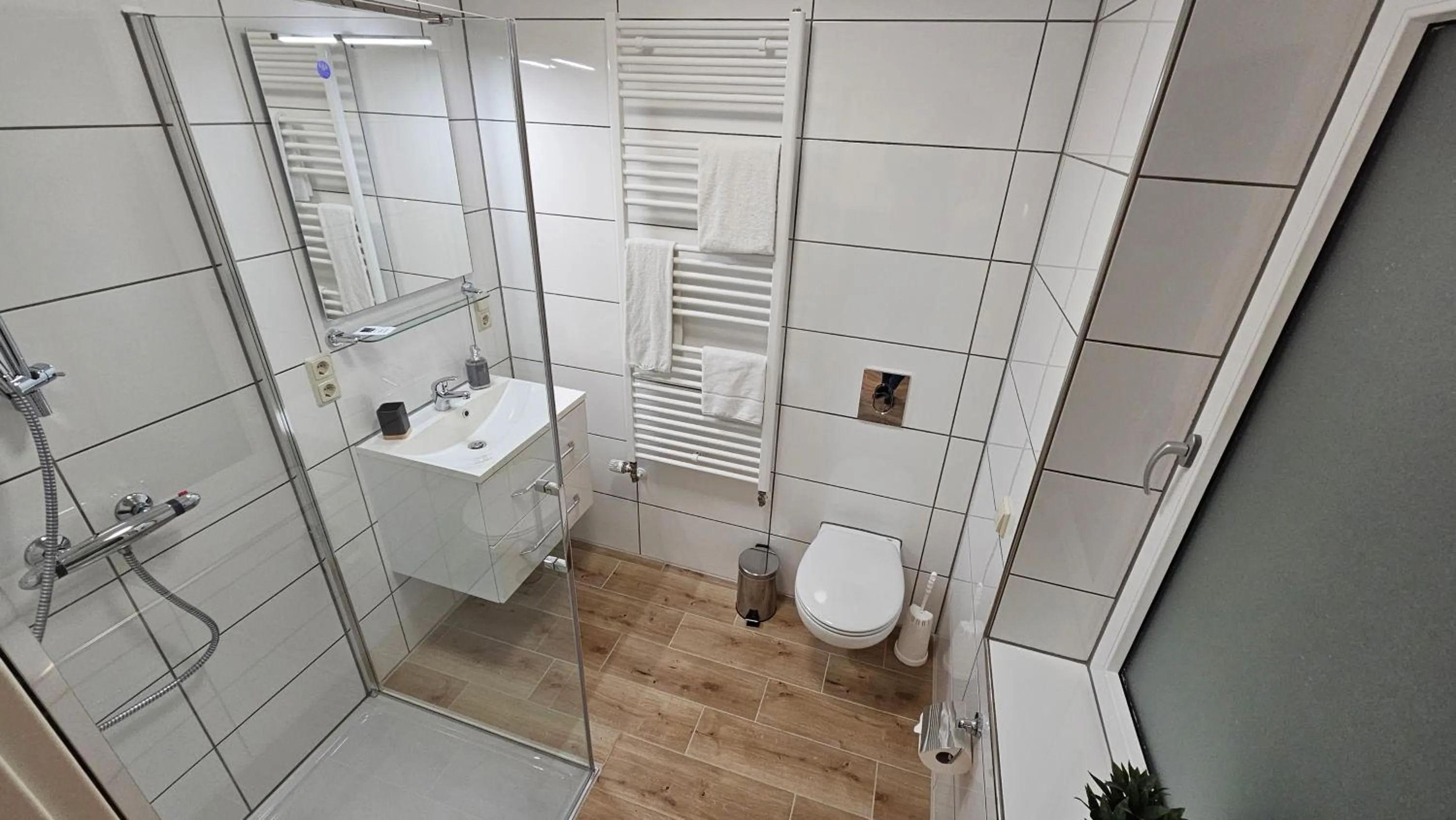 Shower in Gästehaus Grunewald Bed & Breakfast