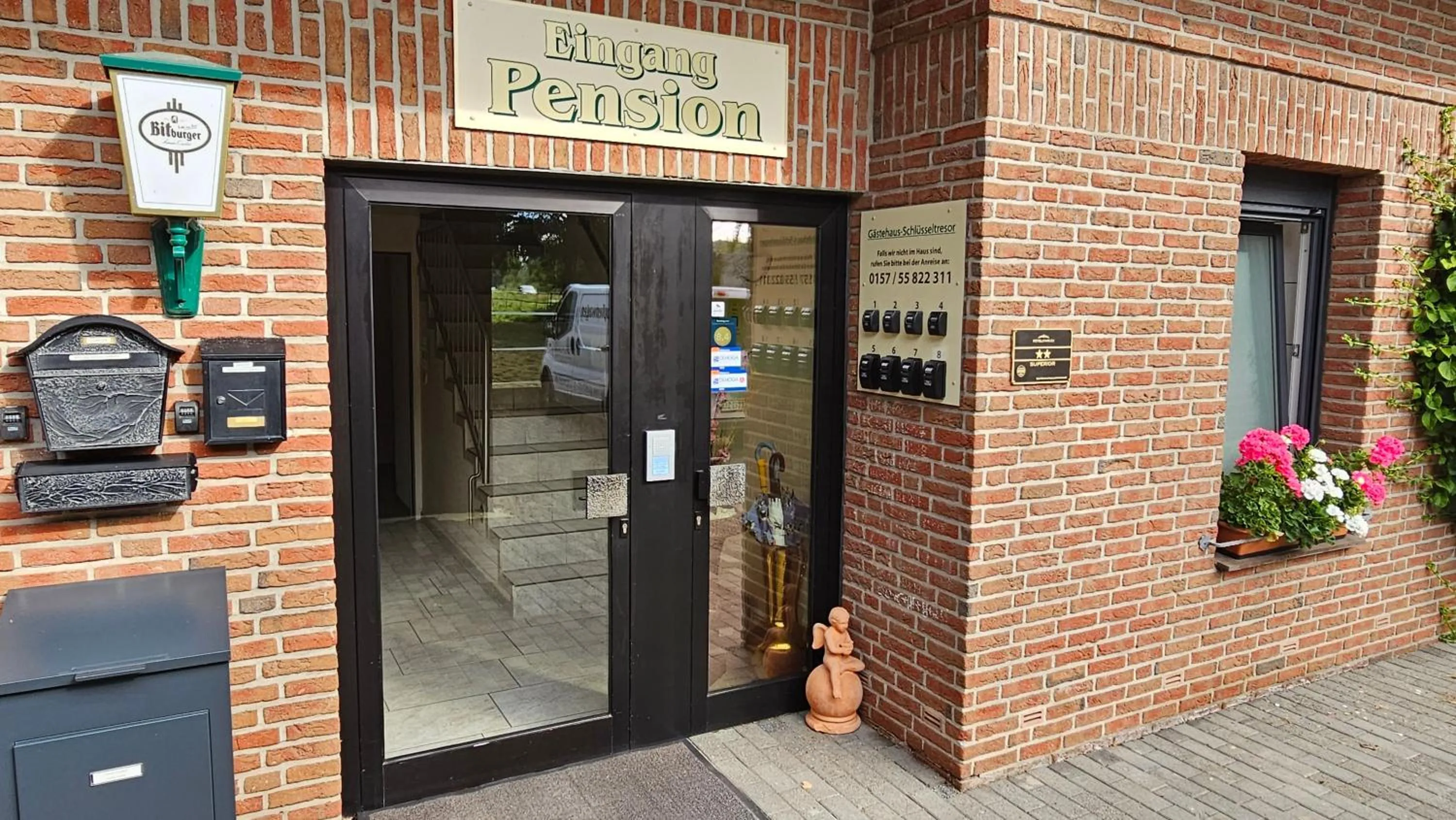 Property building in Gästehaus Grunewald Bed & Breakfast