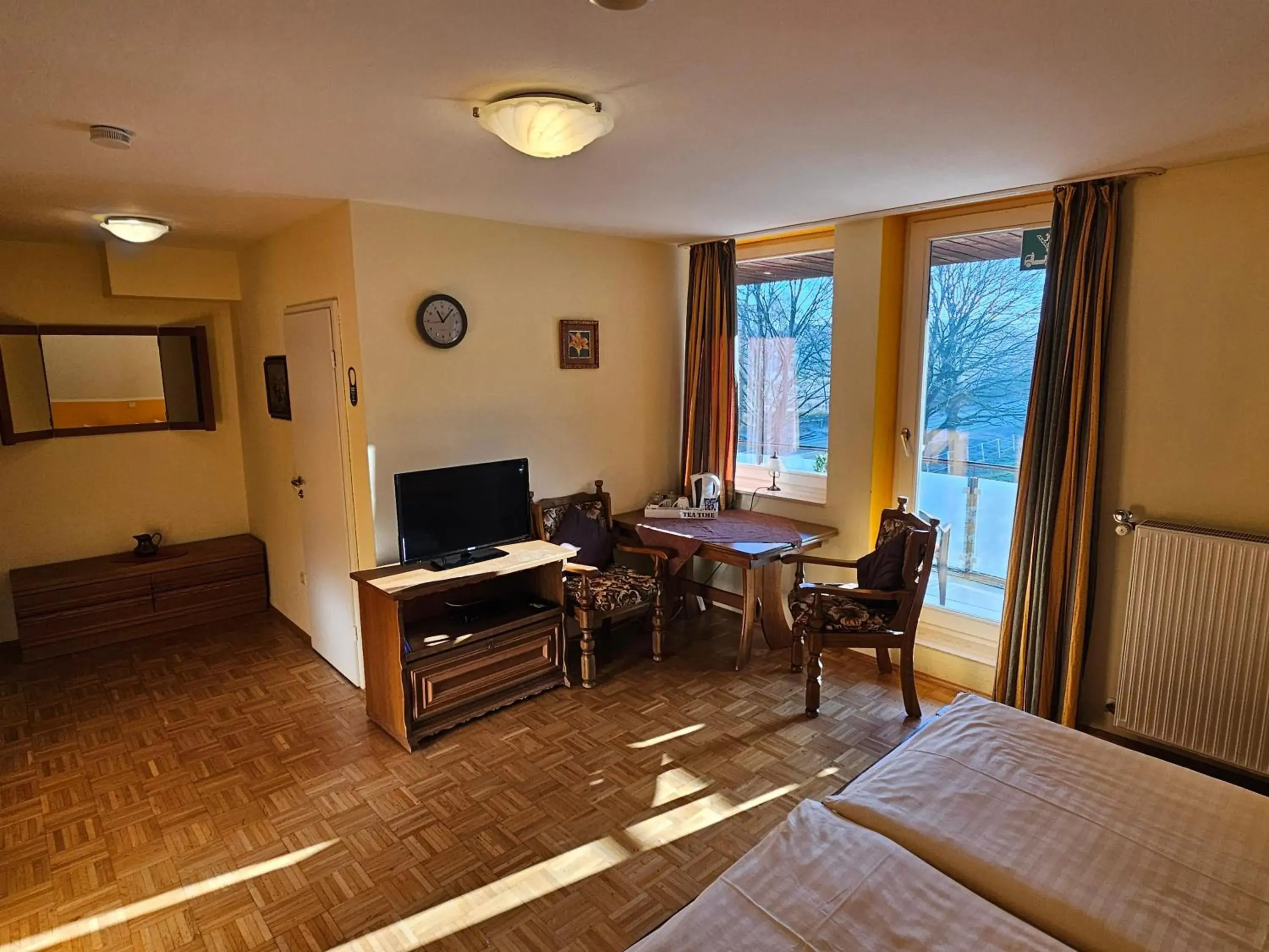 Double Room with Extra Bed - single occupancy in Gästehaus Grunewald Bed & Breakfast Double Room with Extra Bed - single occupancy in Gästehaus Grunewald Bed & Breakfast