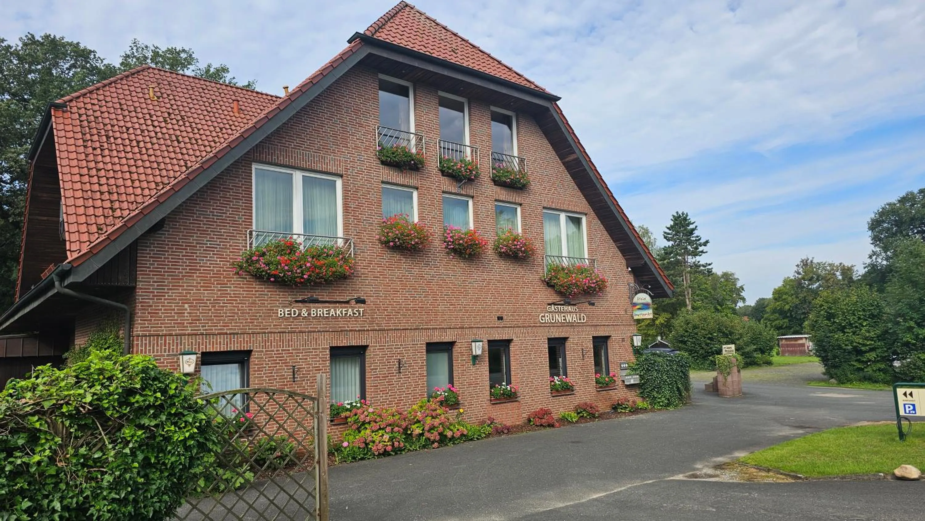 Property building in Gästehaus Grunewald Bed & Breakfast