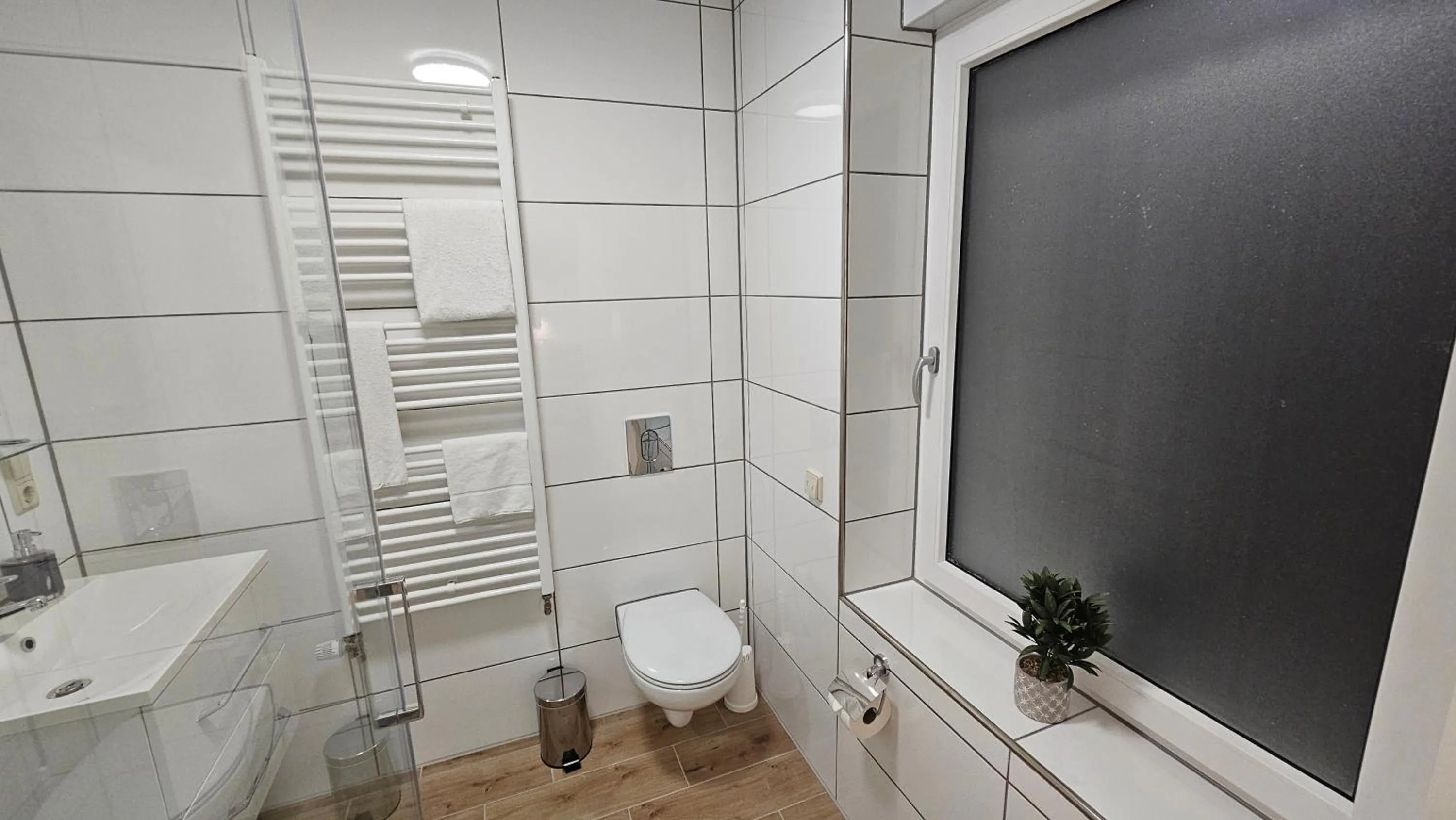 Shower in Gästehaus Grunewald Bed & Breakfast