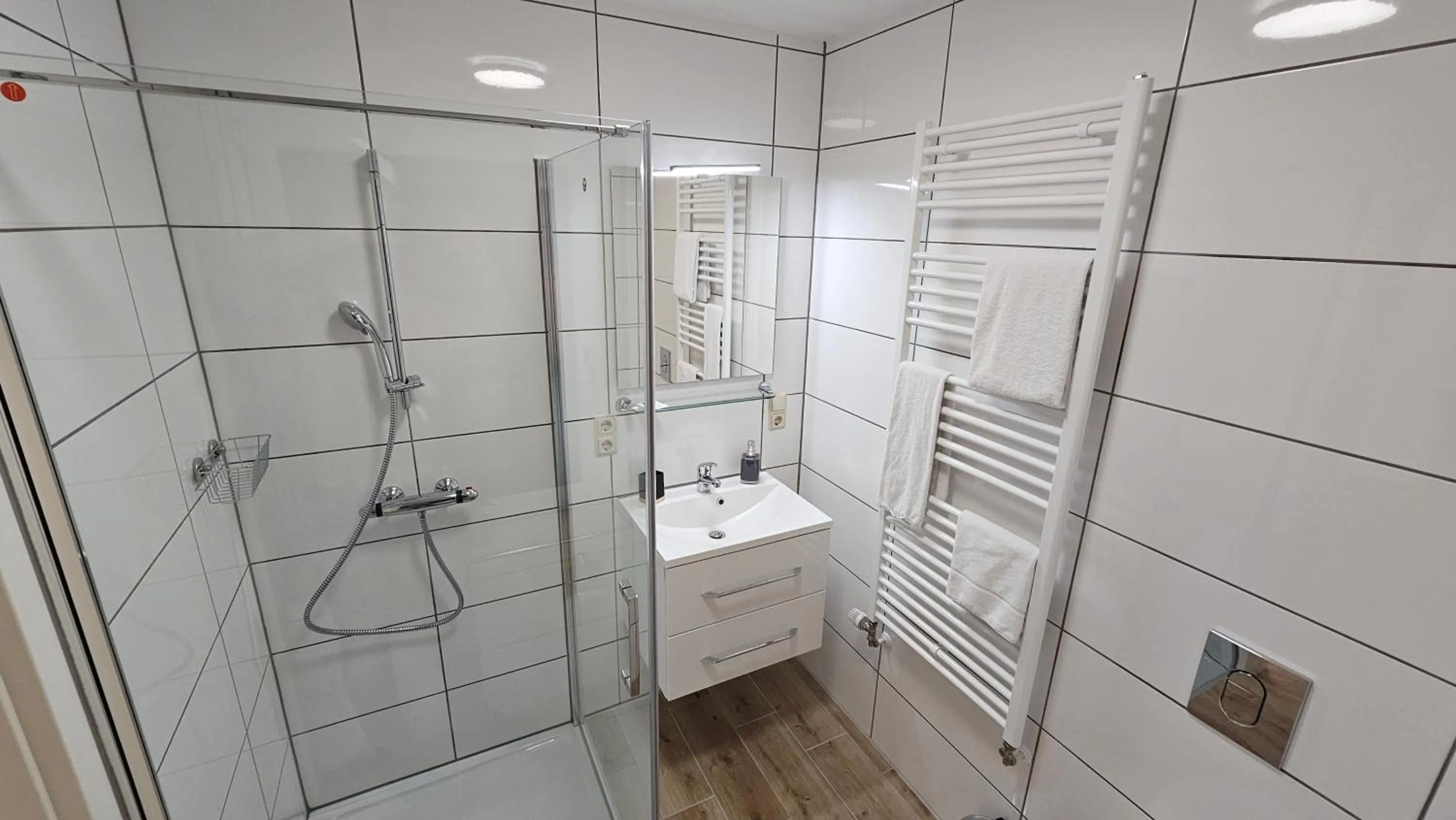 Shower in Gästehaus Grunewald Bed & Breakfast