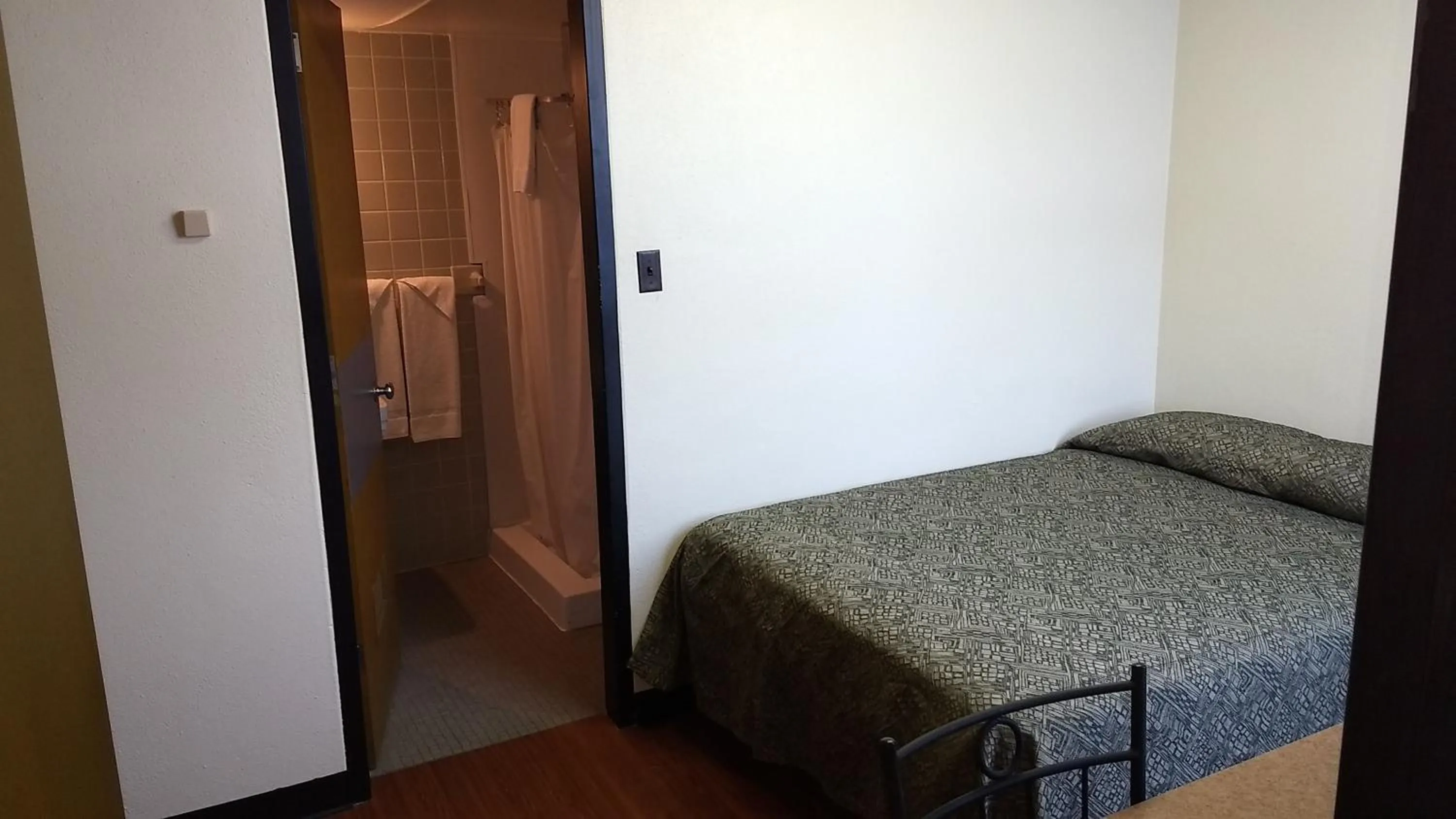 Photo of the whole room, Bed in Résidences Campus Notre-Dame-de-Foy