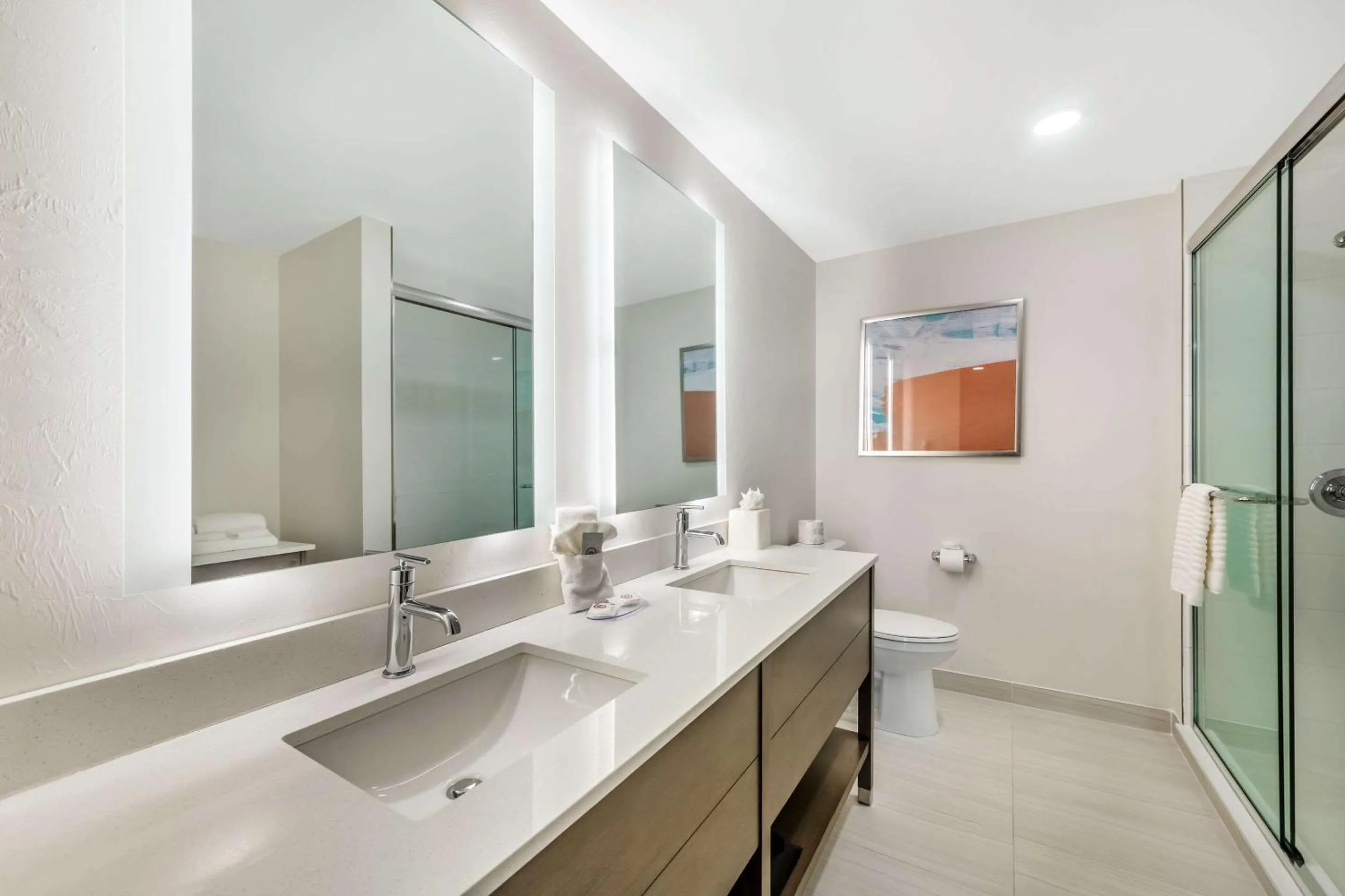 Bedroom in Comfort Suites Fort Myers East I-75