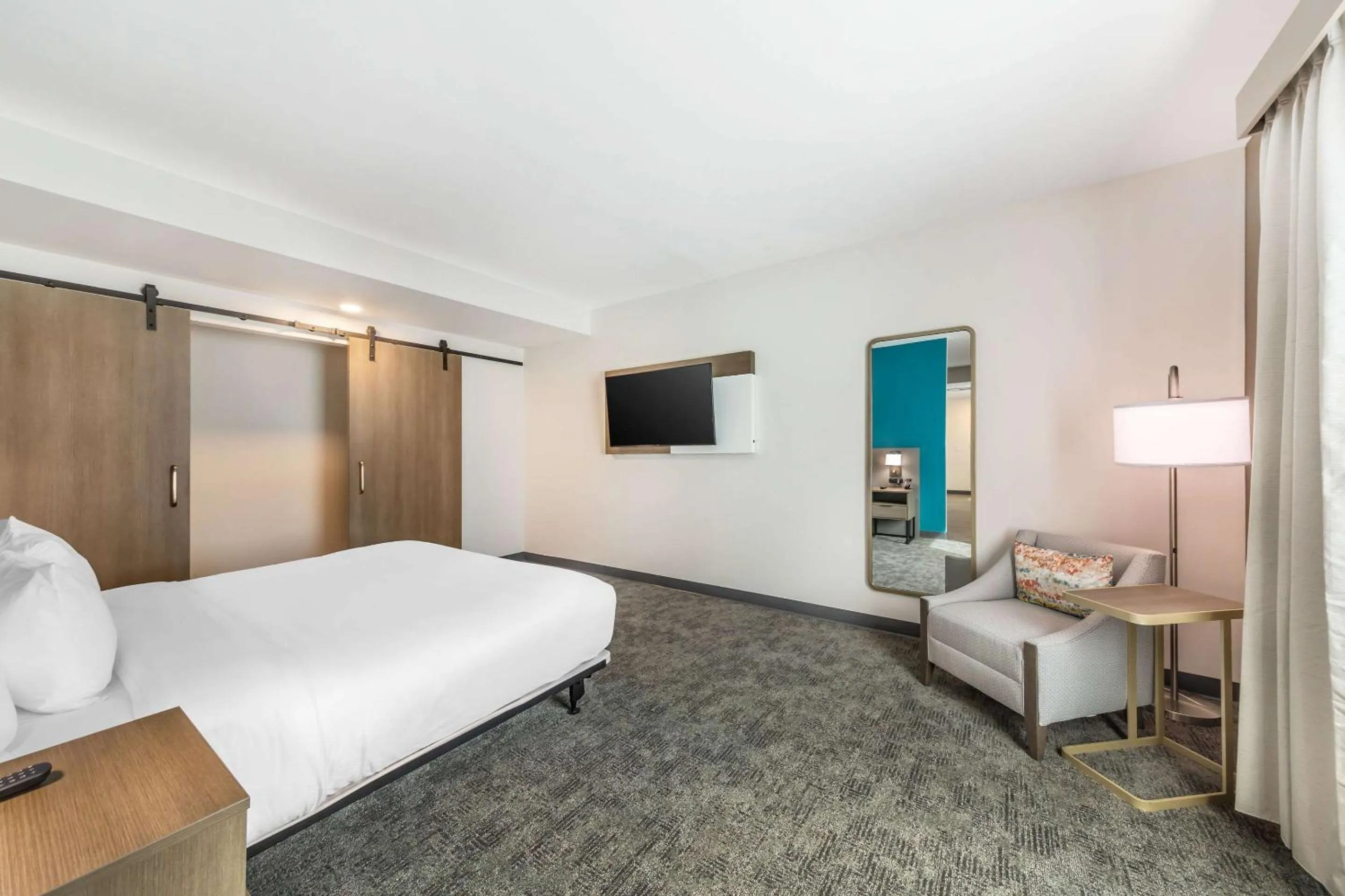 Bedroom, Bed in Comfort Suites Fort Myers East I-75