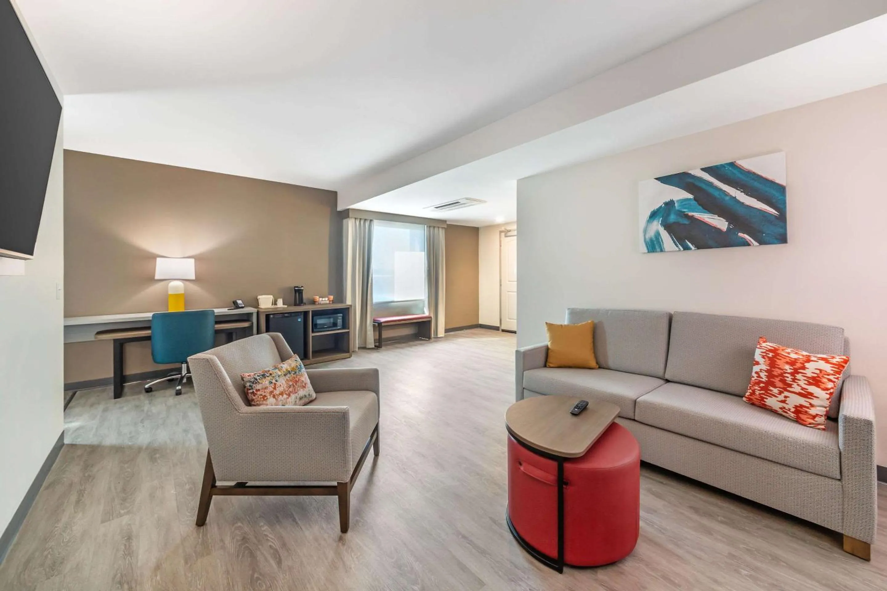 Bedroom in Comfort Suites Fort Myers East I-75