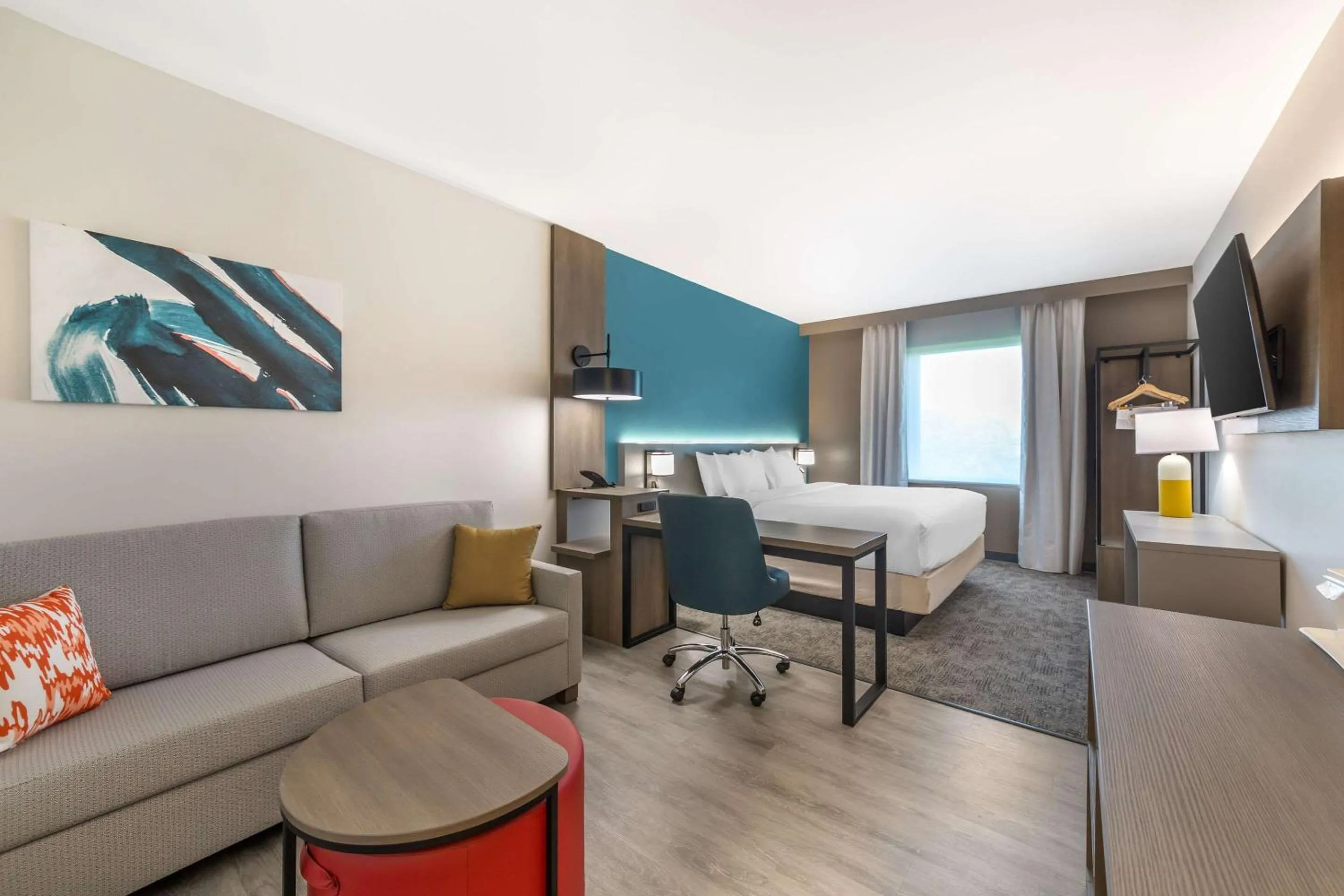 Bedroom in Comfort Suites Fort Myers East I-75