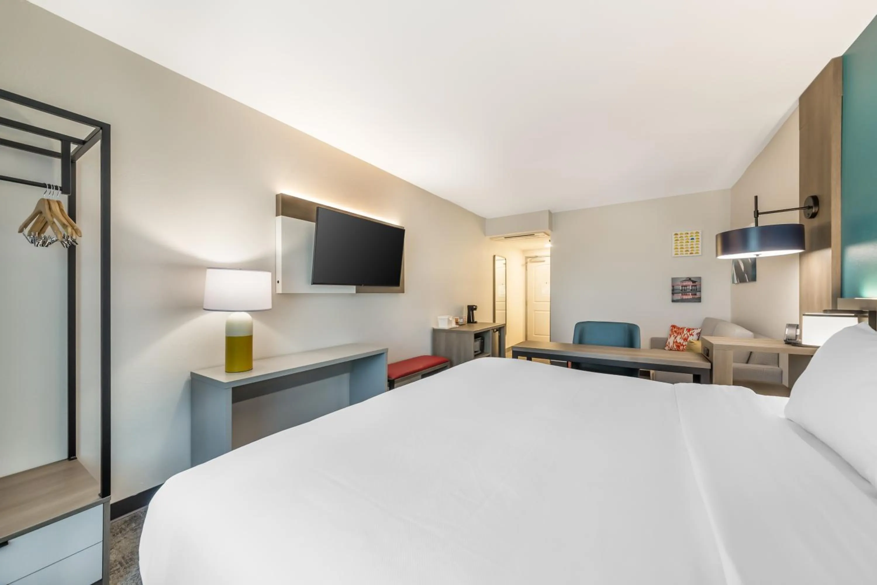 Bed in Comfort Suites Fort Myers East I-75