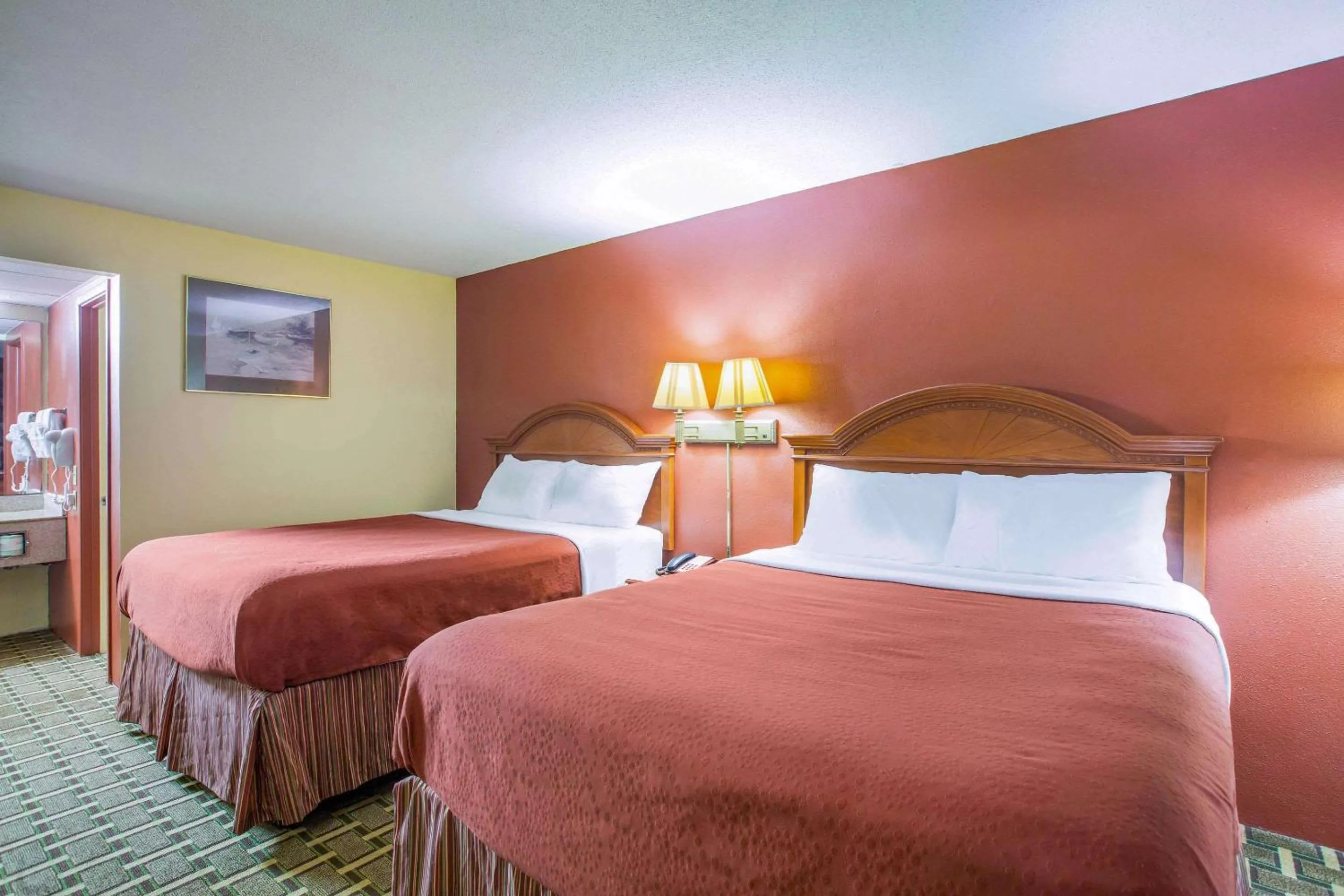 Photo of the whole room, Bed in Rodeway Inn Bonifay