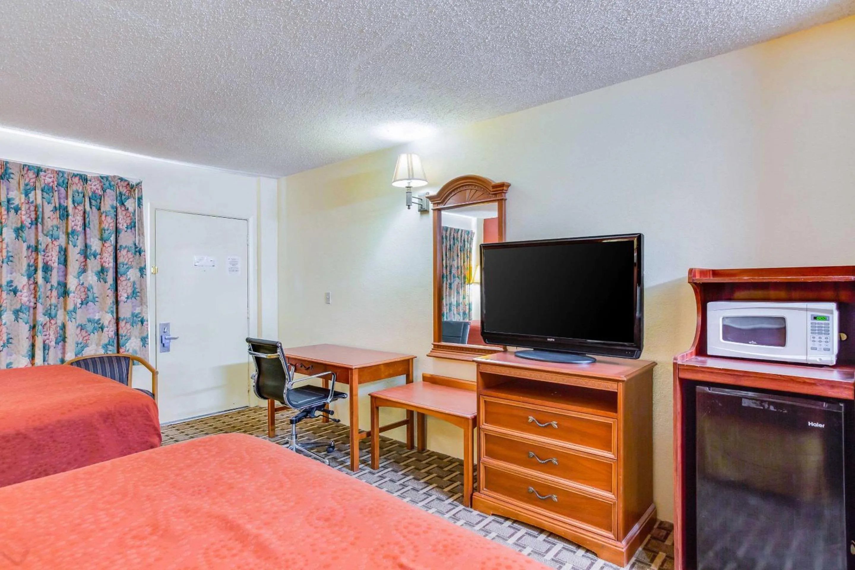 Photo of the whole room, Bed in Rodeway Inn Bonifay