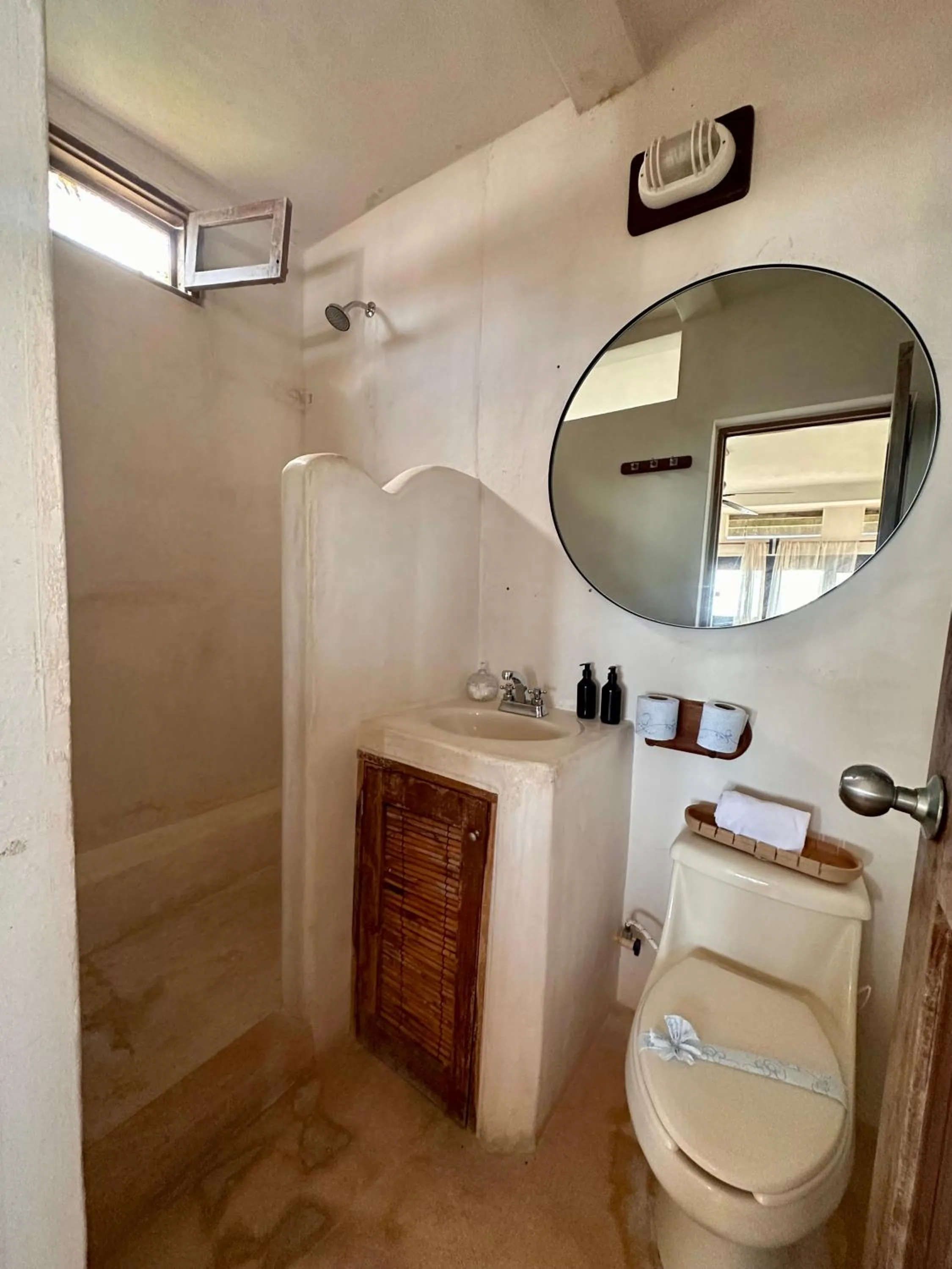 Shower in La Conchita Tulum