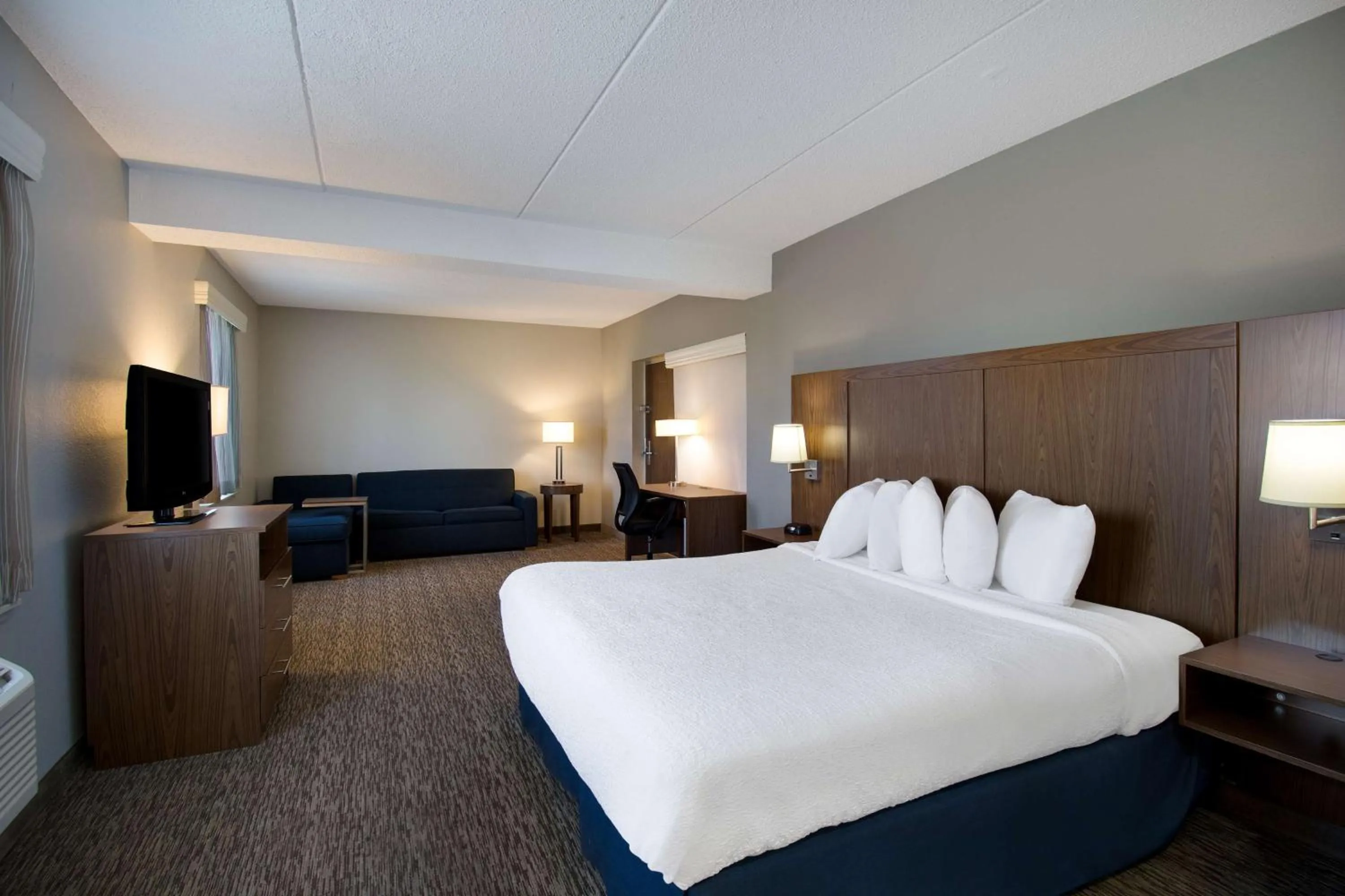 Bedroom, Bed in Best Western Bridgeview Hotel