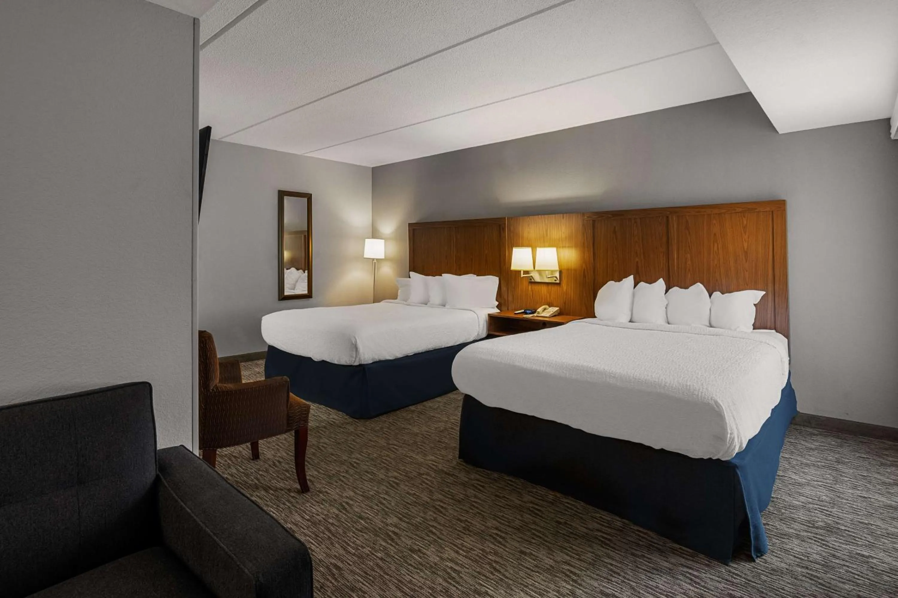 Bedroom, Bed in Best Western Bridgeview Hotel